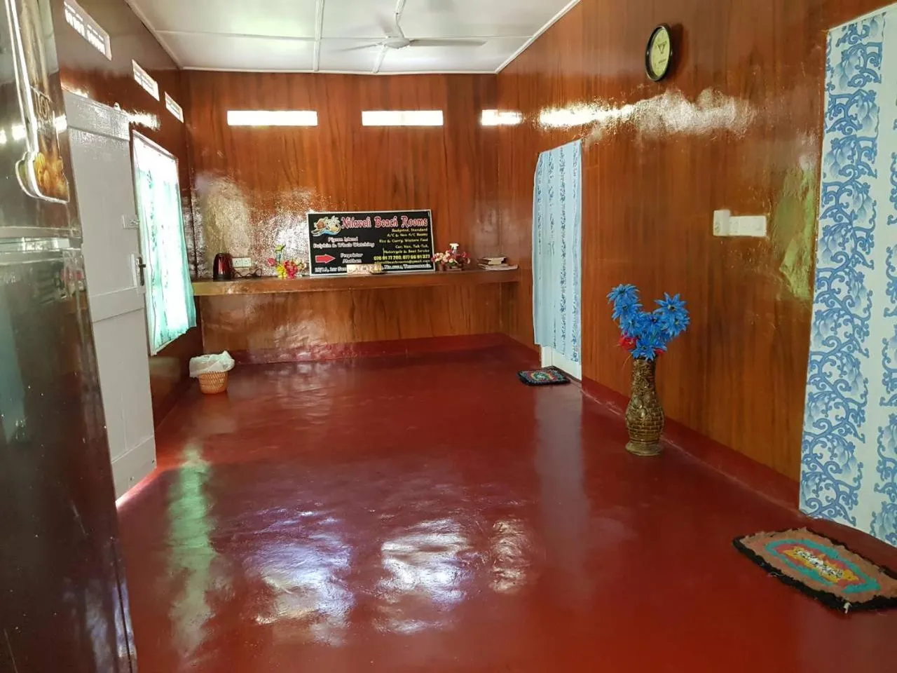 Lobby or reception in Nilaveli Beach Rooms