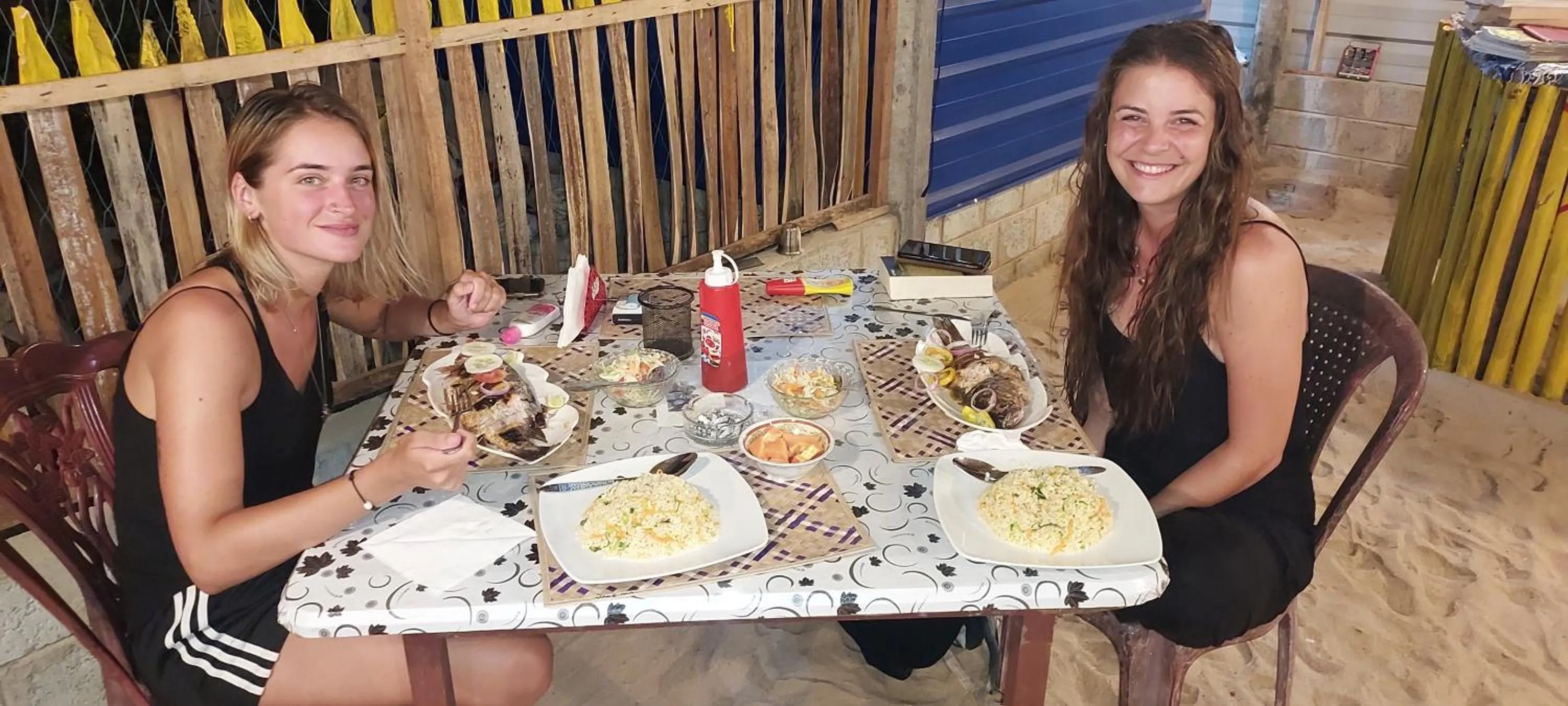 Restaurant/places to eat in Nilaveli Beach Rooms