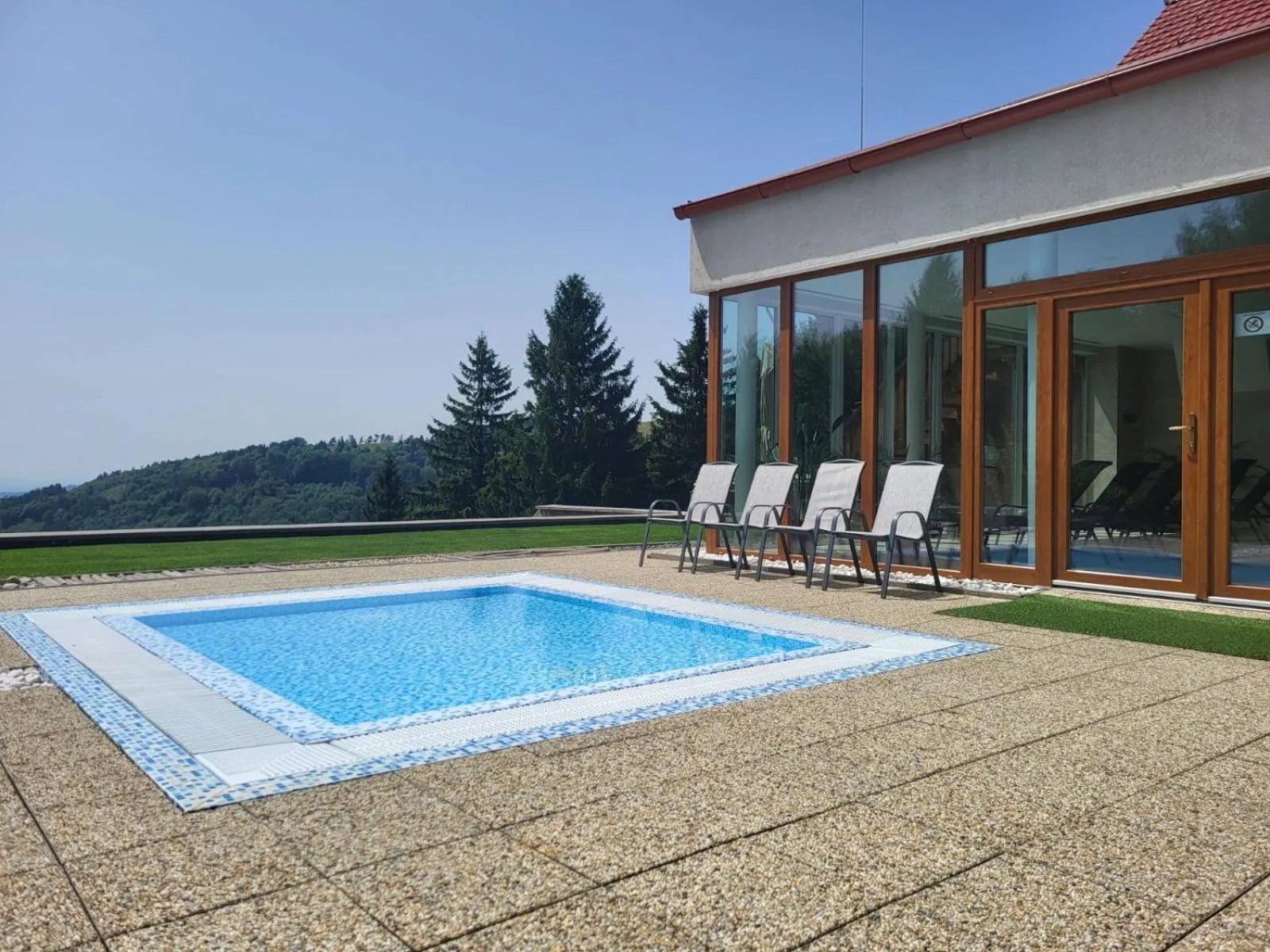 Swimming pool in Wellness hotel Chata Jana