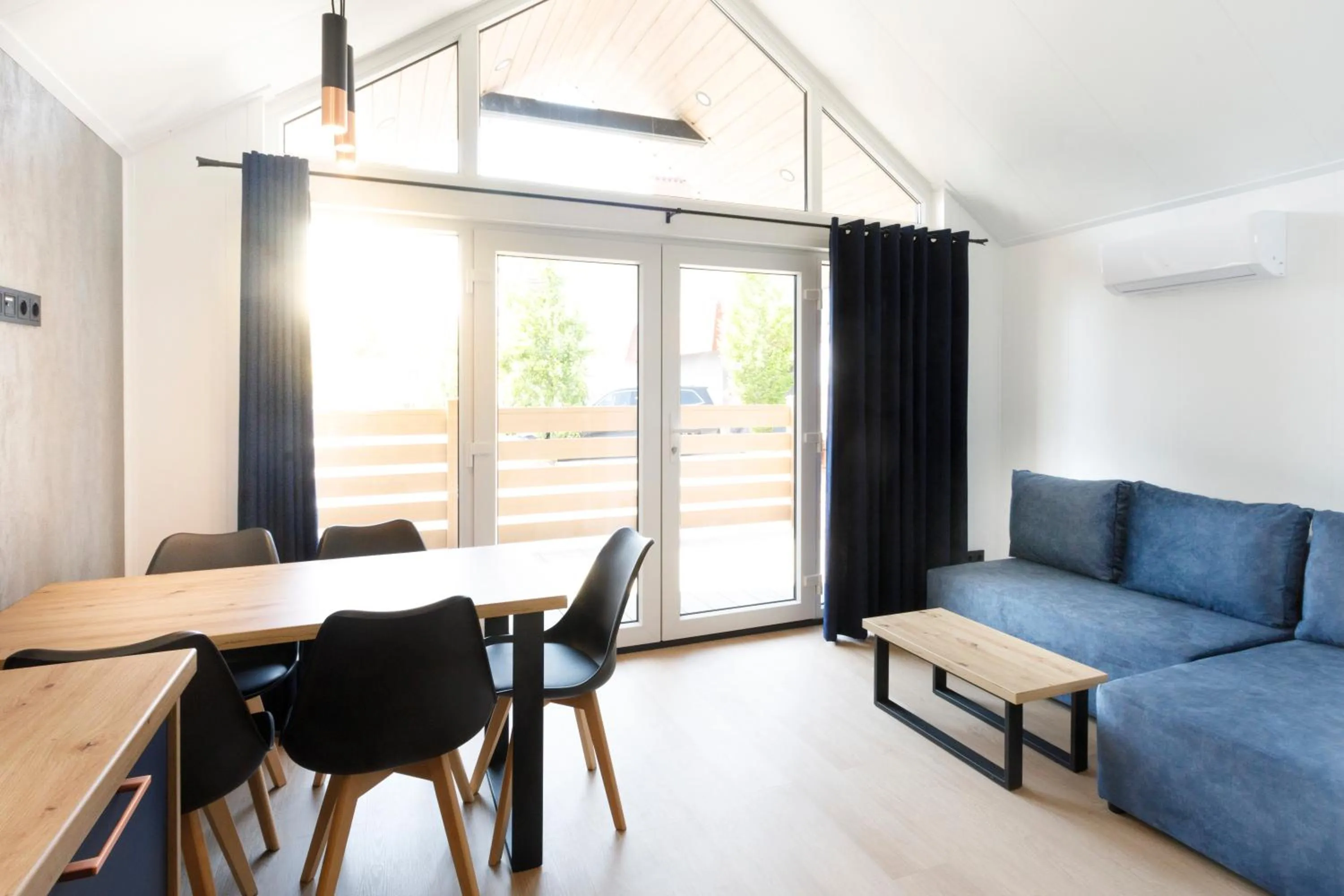 Seating area in Holiday Golden Resort & Spa