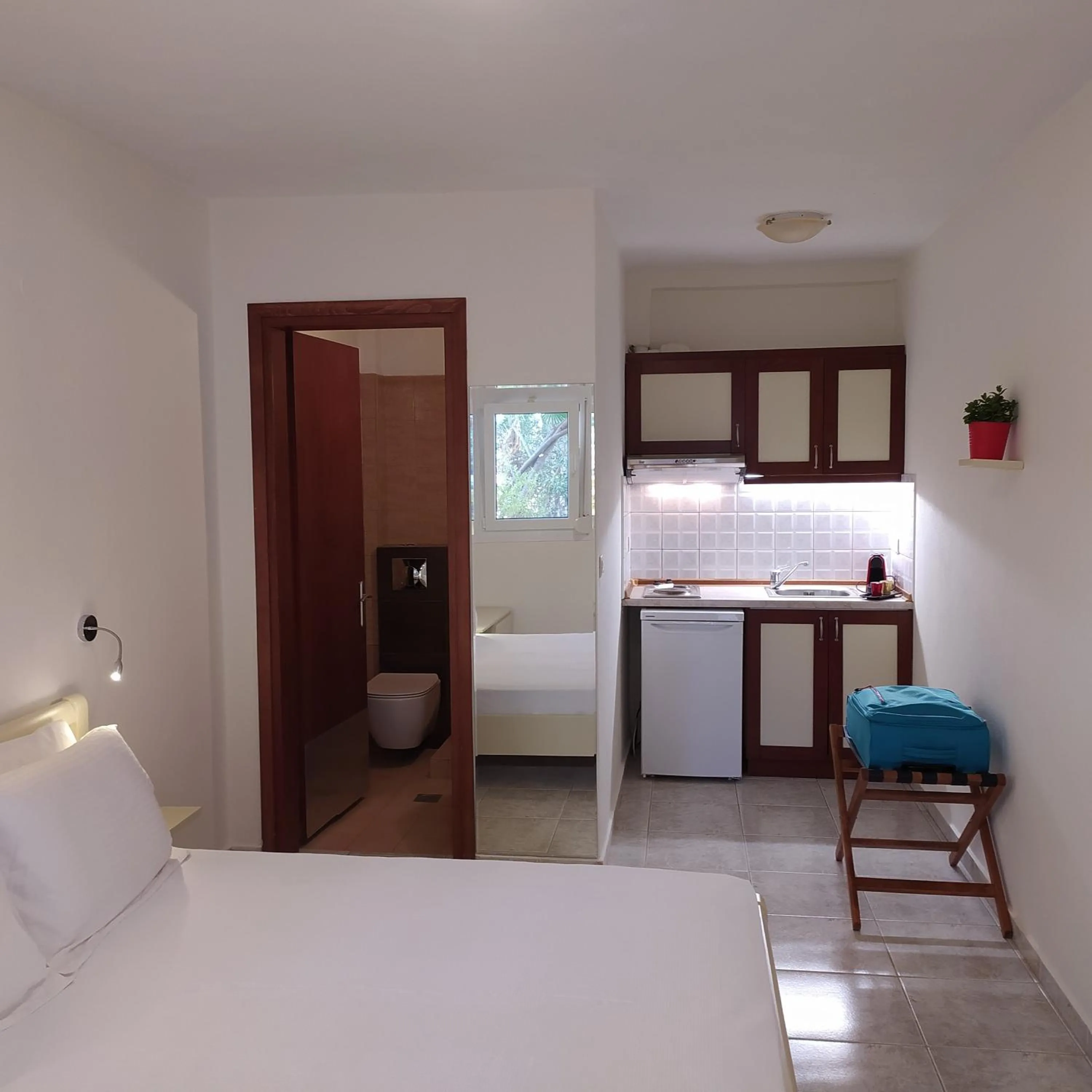Photo of the whole room, Bed in Aristea Studios