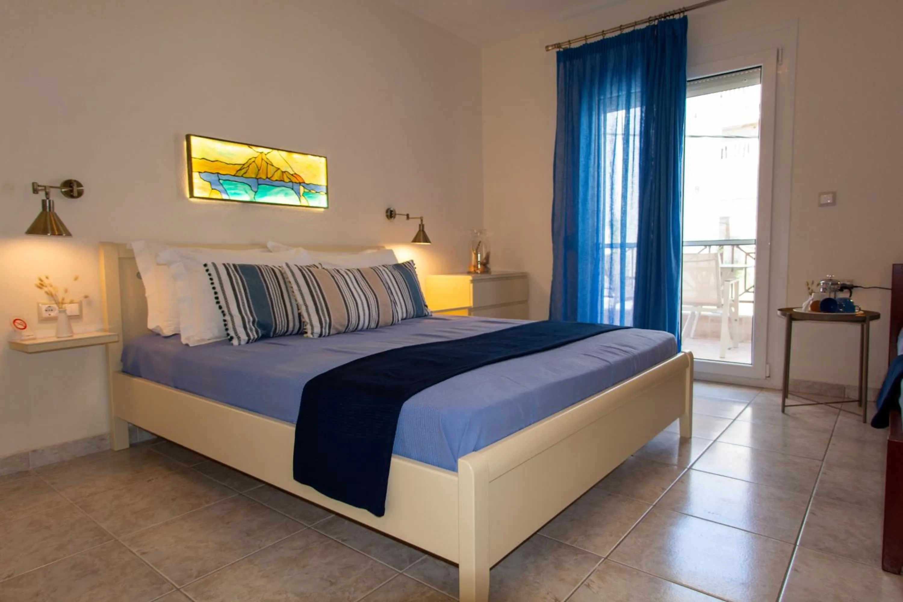 Photo of the whole room, Bed in Aristea Studios