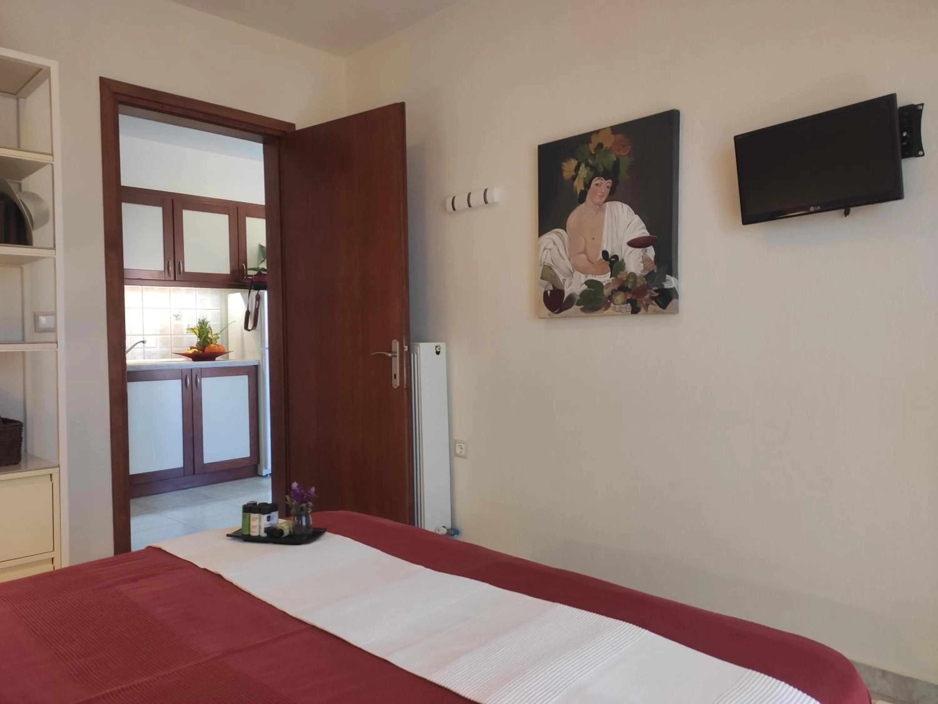 Photo of the whole room, Bed in Aristea Studios