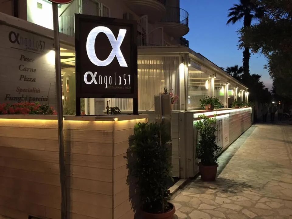 Restaurant/places to eat in Il Lauro