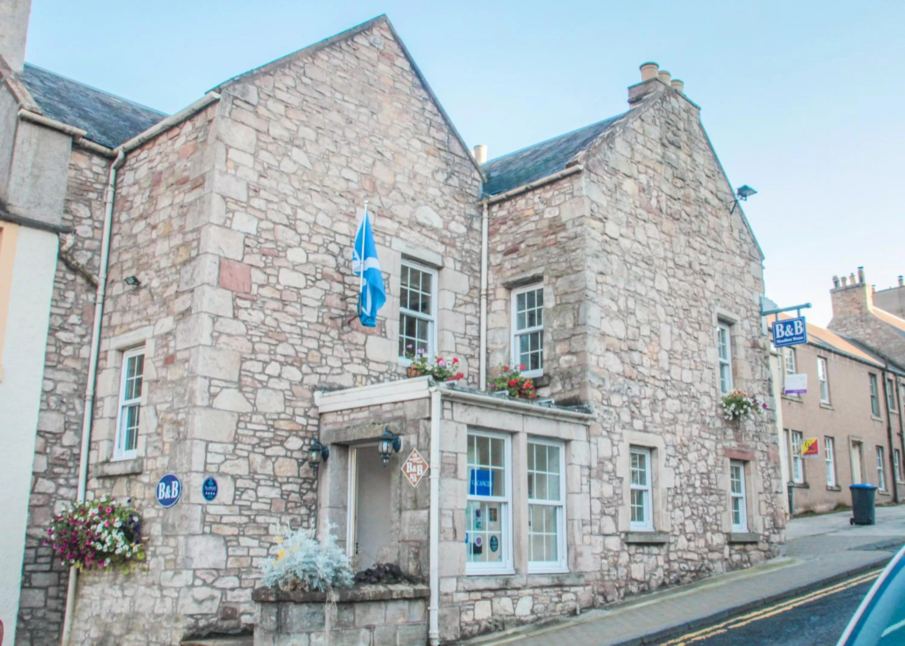 Meadhon Guest House