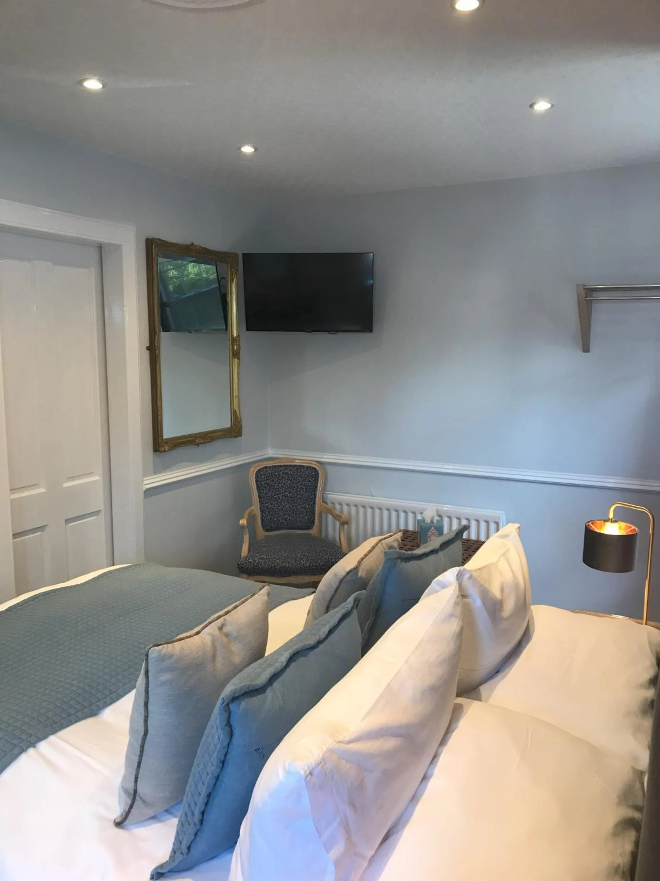 Double Room - single occupancy in Meadhon Guest House