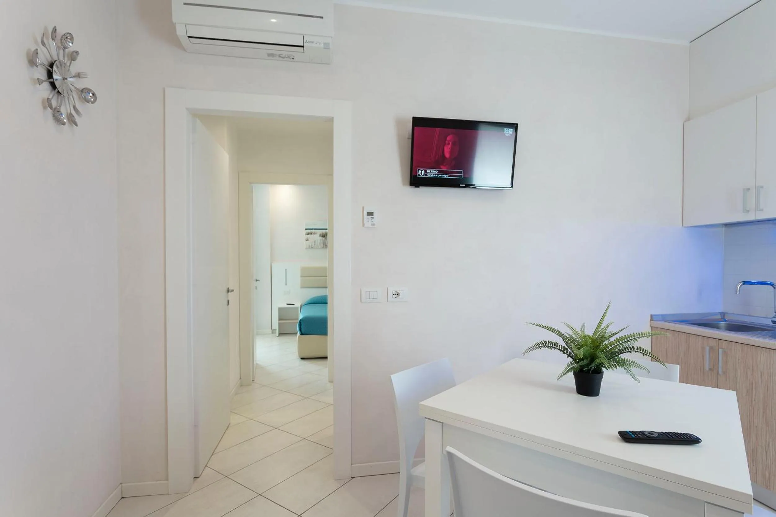 White Suite & Apartments