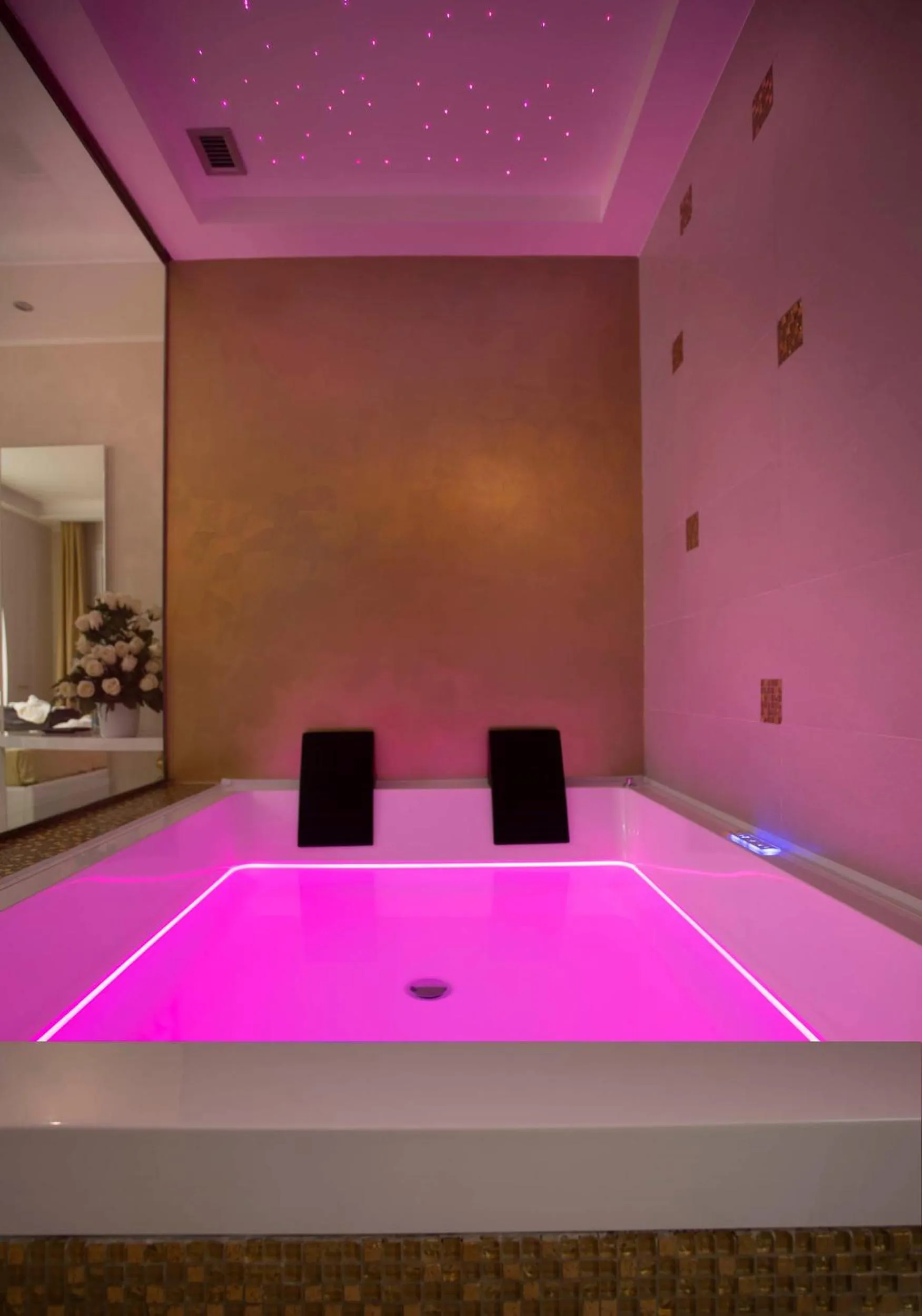 Bedroom in White Suite & Apartments