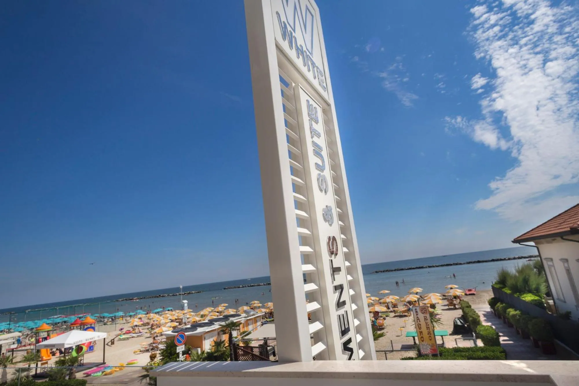 White Suite & Apartments