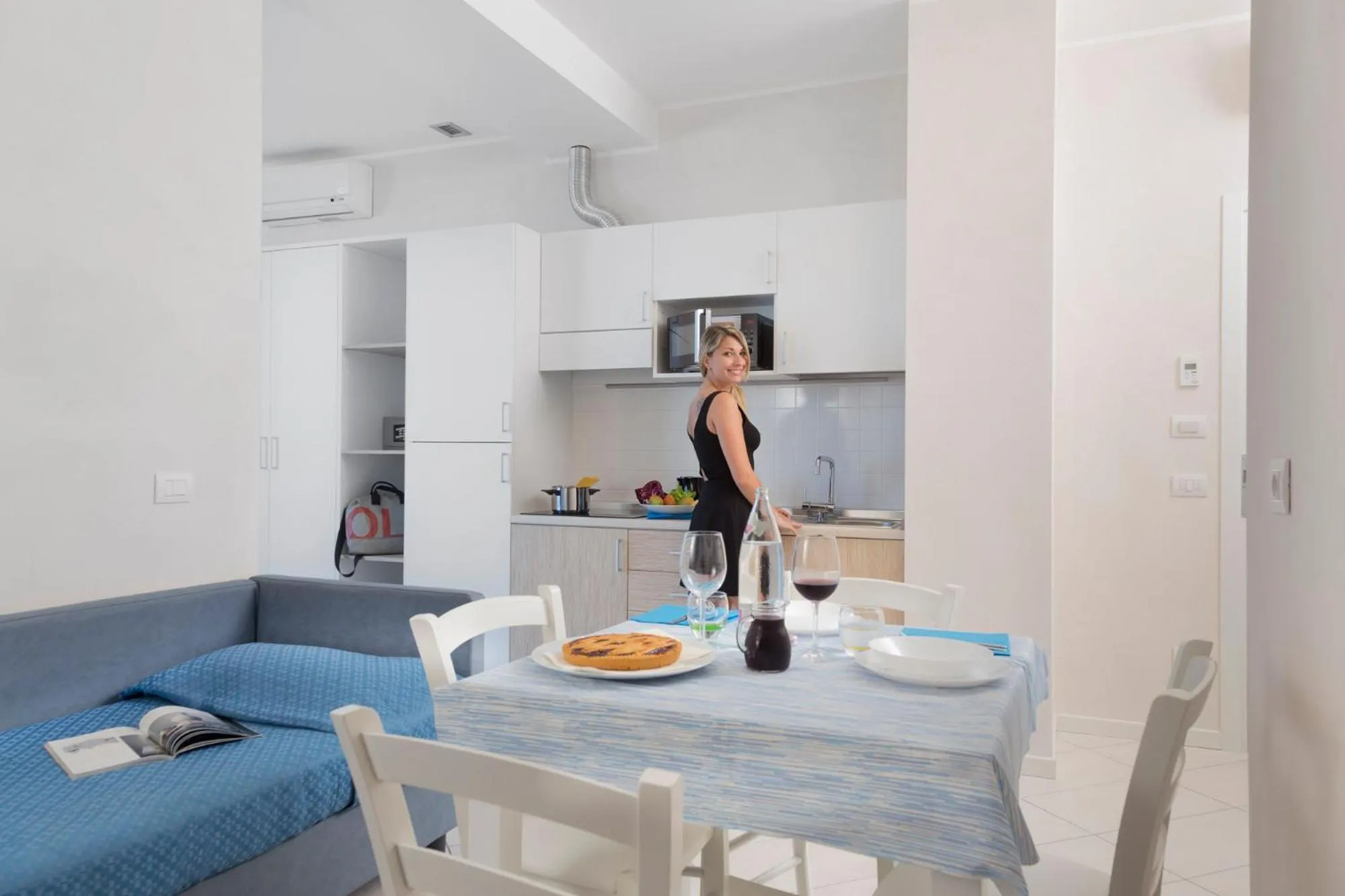 White Suite & Apartments