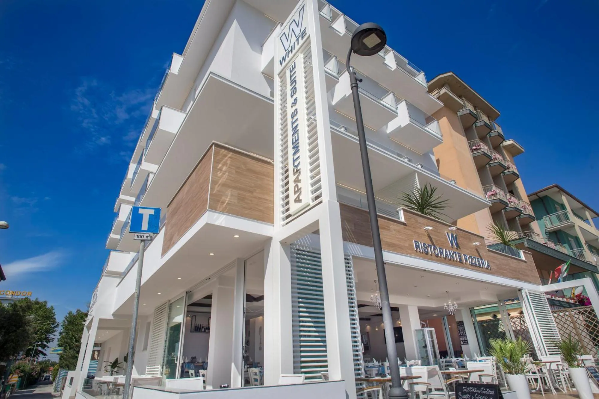 White Suite & Apartments