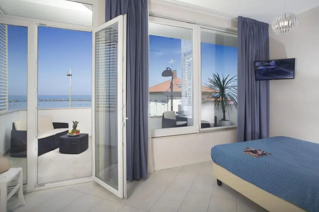 Two-Bedroom Apartment with Terrace and Sea View in White Suite & Apartments Two-Bedroom Apartment with Terrace and Sea View in White Suite & Apartments