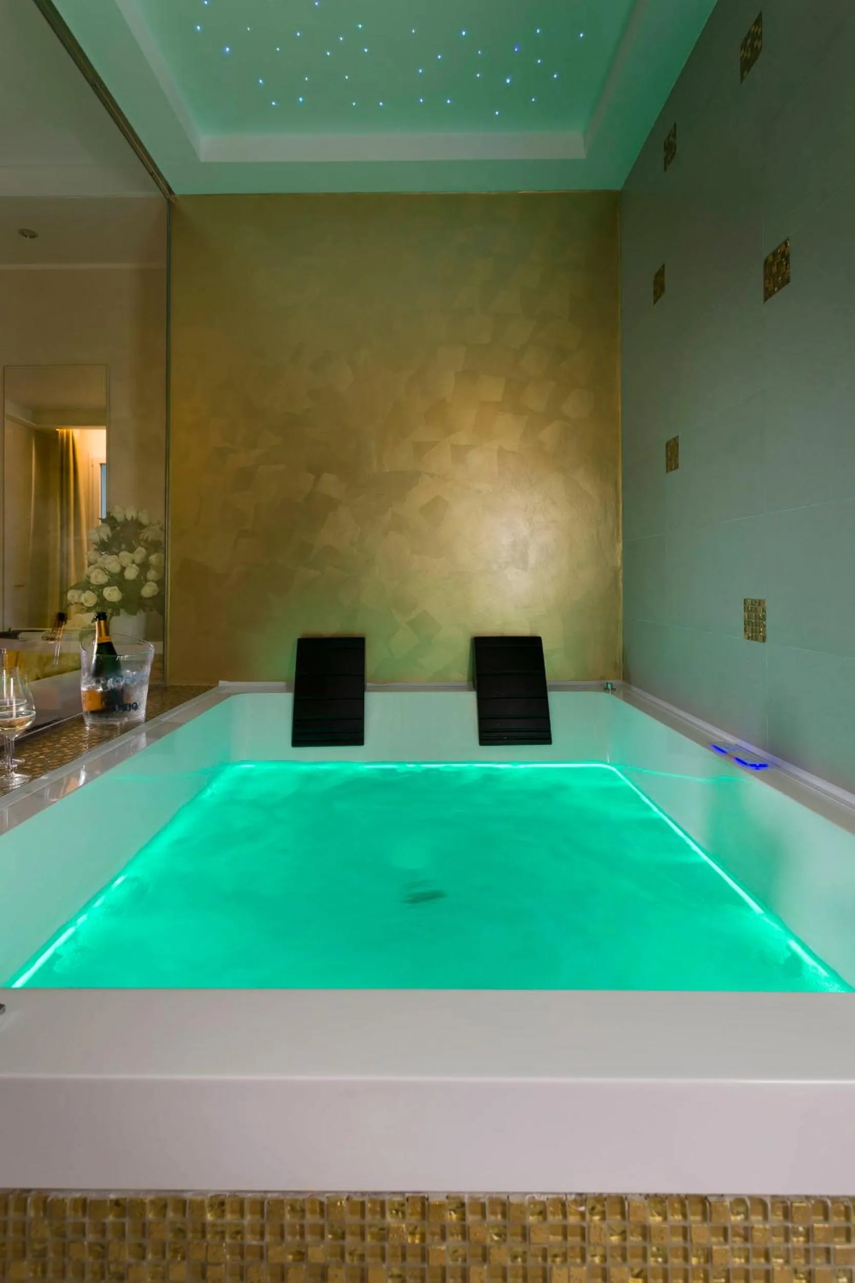 White Suite & Apartments