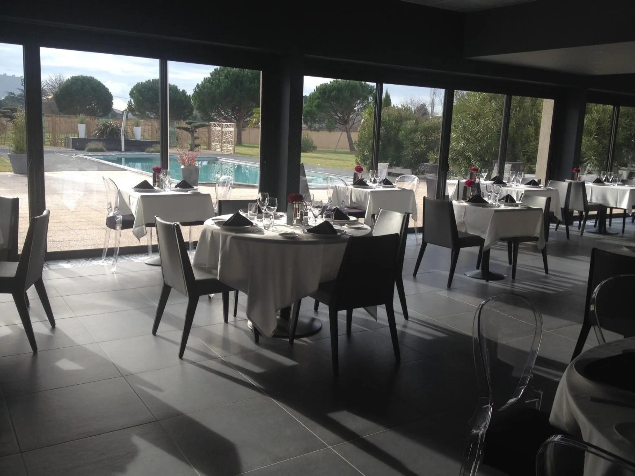 Restaurant/places to eat in Sous Les Pins