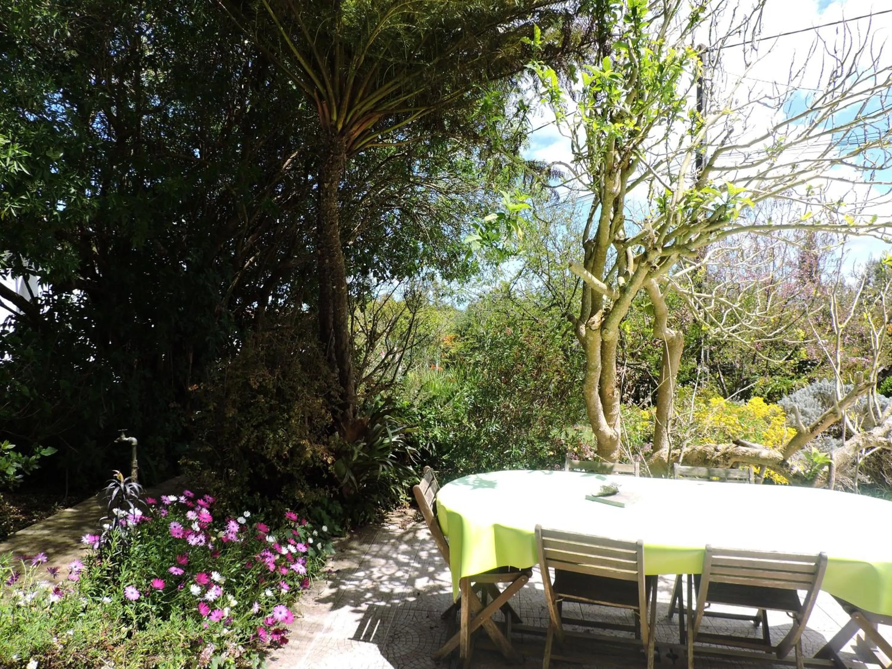 Patio in Relais du Volcan