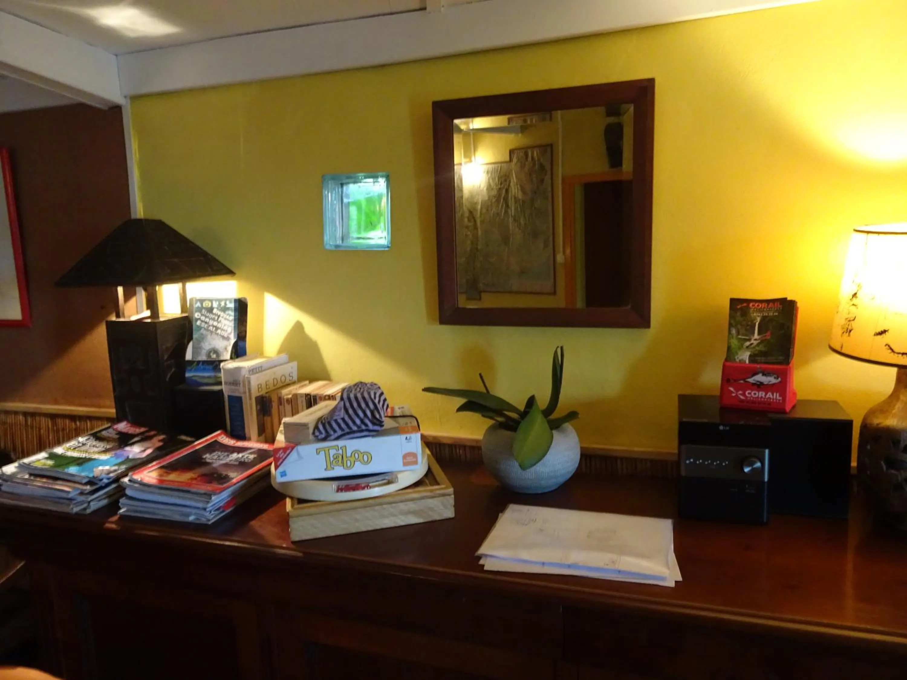 Communal lounge/ TV room in Relais du Volcan
