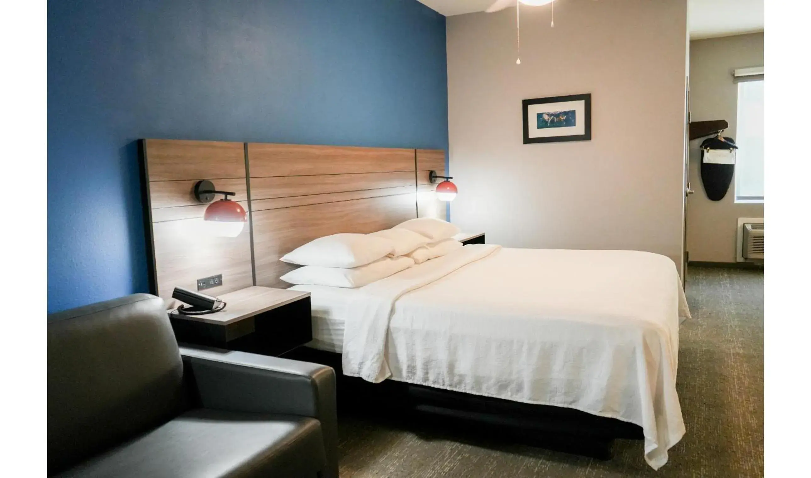 Deluxe Single King Room with Sofa Bed in Hotel Lydia Deluxe Single King Room with Sofa Bed in Hotel Lydia