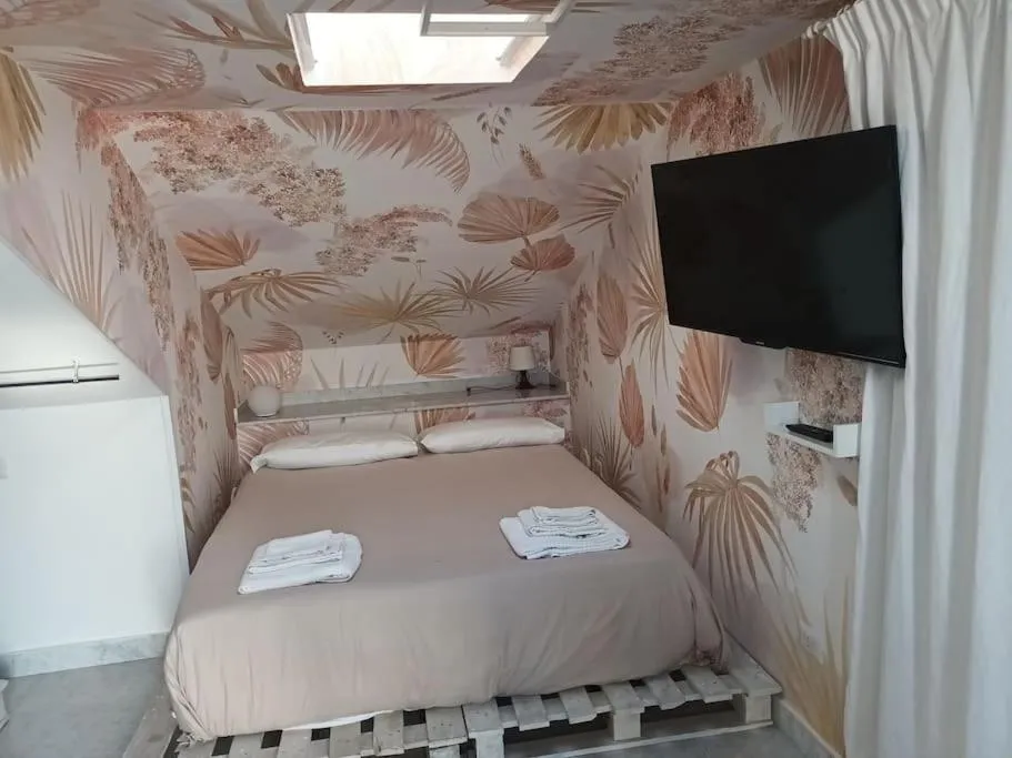 TV and multimedia, Bed in Pompeii Garden House