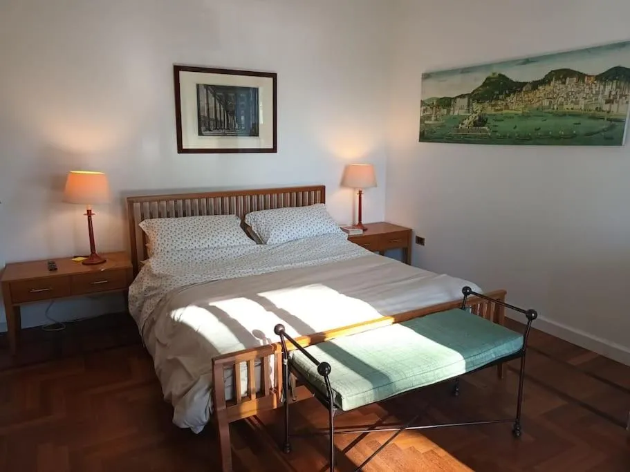 Bed in Pompeii Garden House