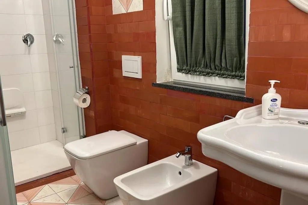 Bathroom in Pompeii Garden House