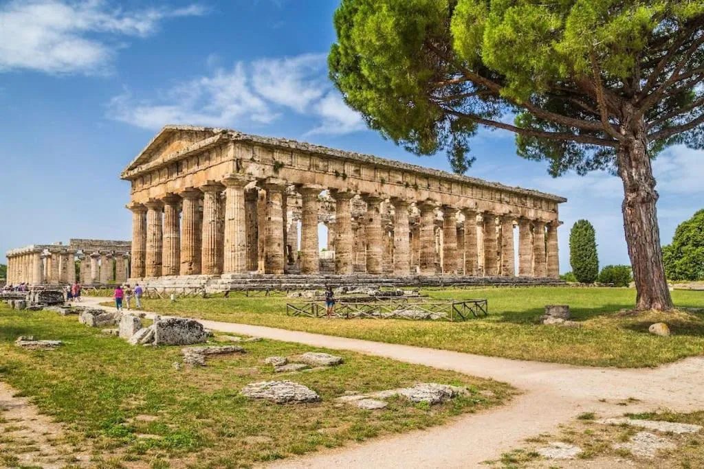 Nearby landmark in Pompeii Garden House