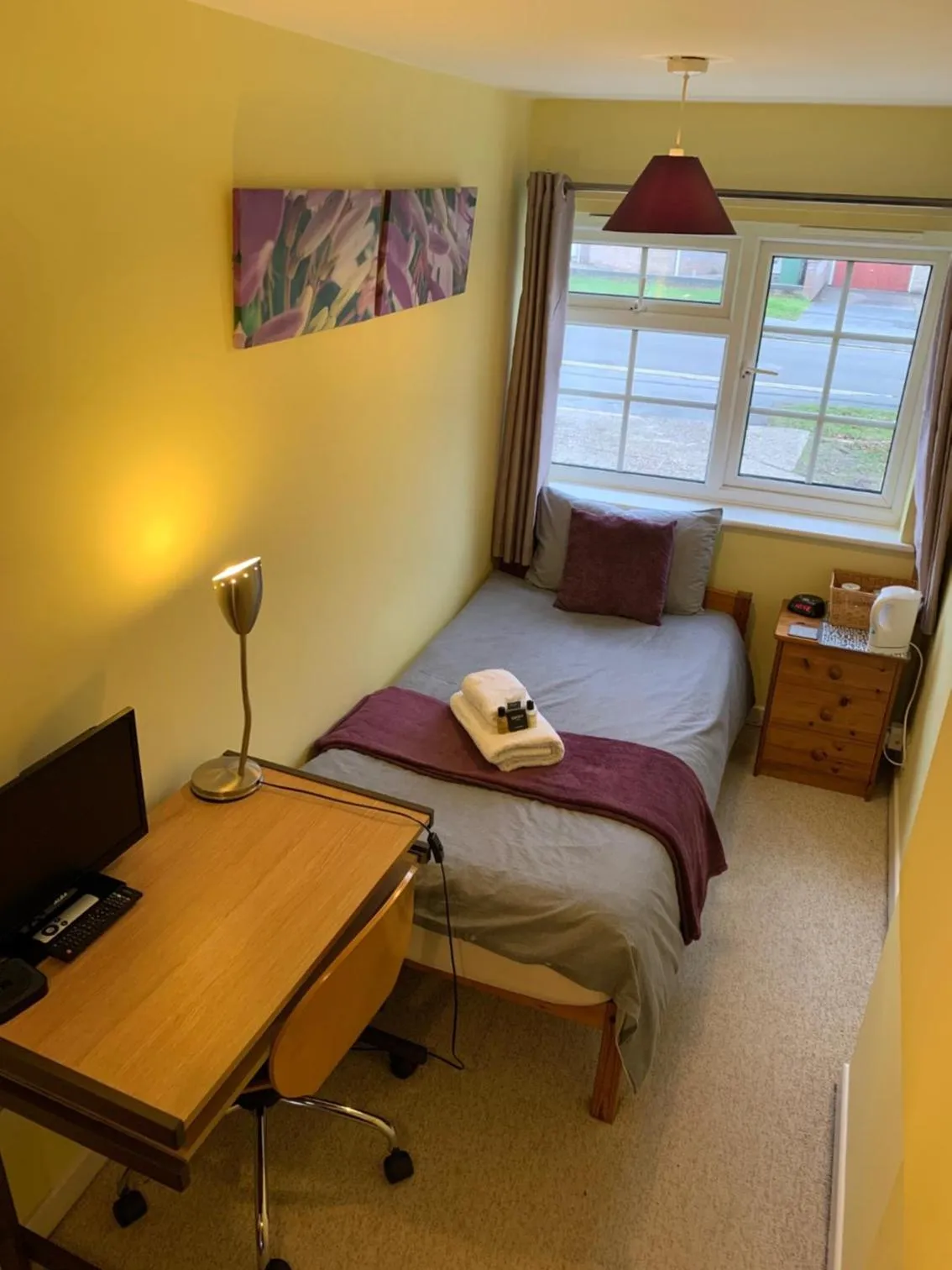 Bed in The Holly Tree