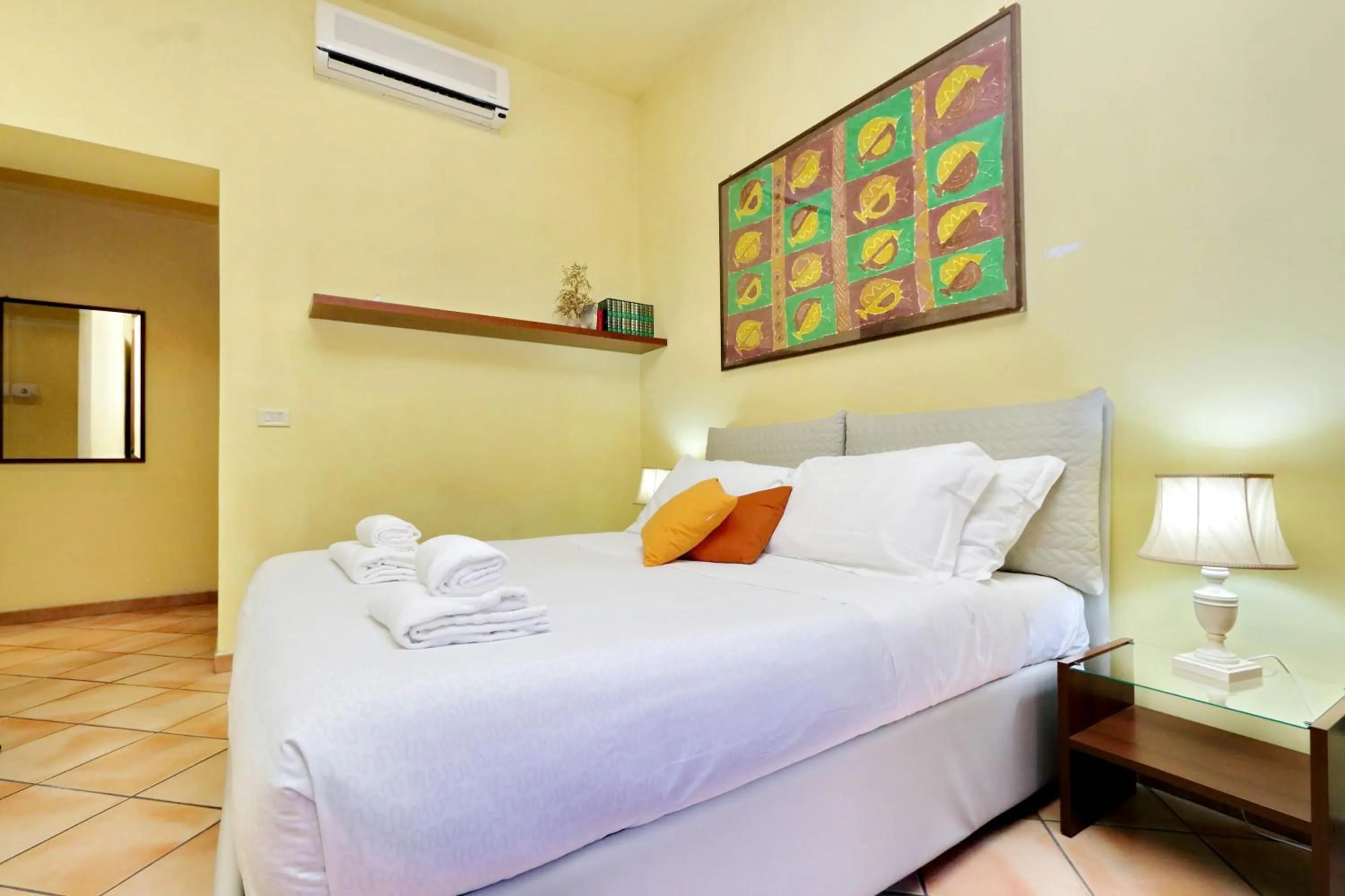 Bedroom, Bed in Romalibera