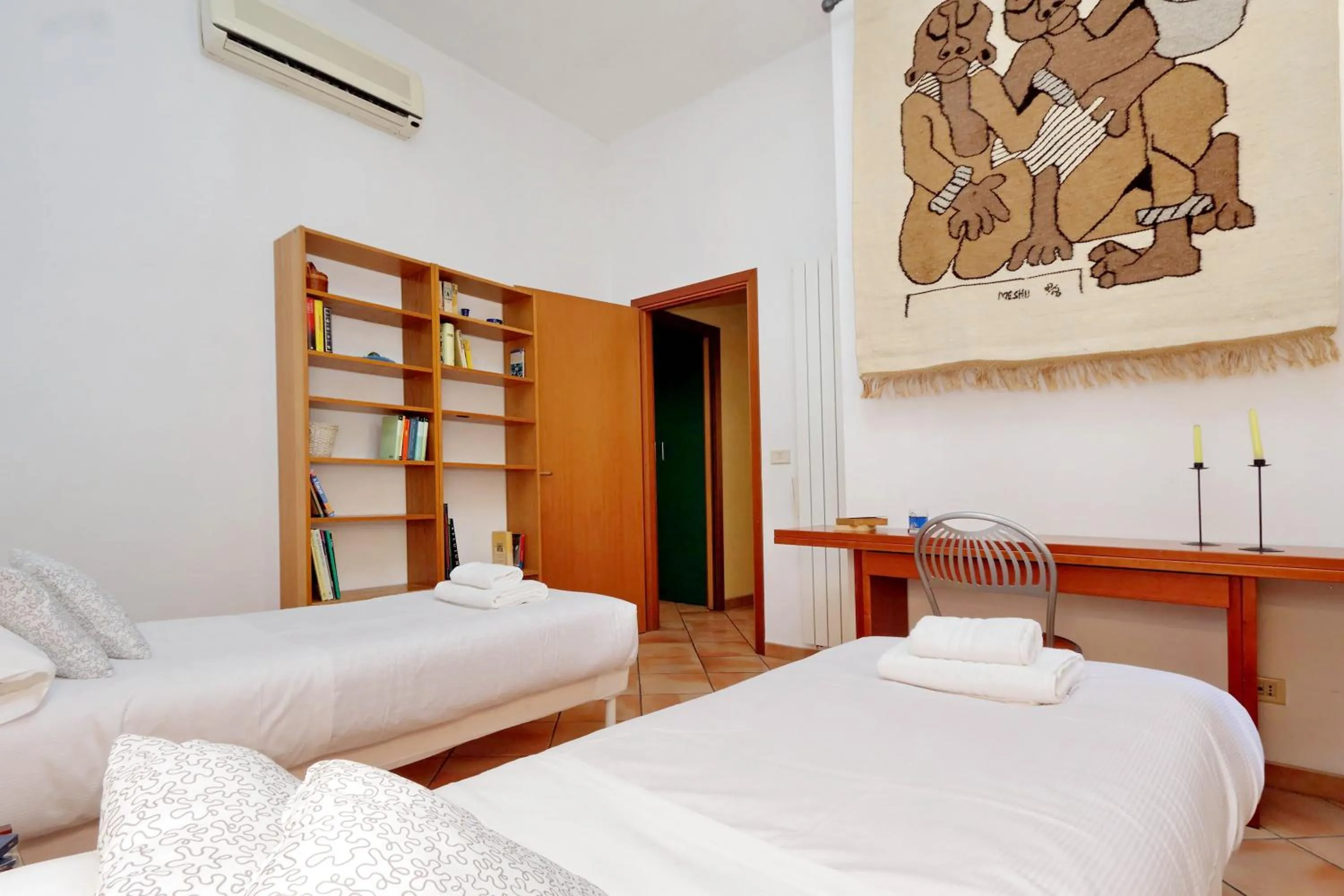 Bedroom, Bed in Romalibera