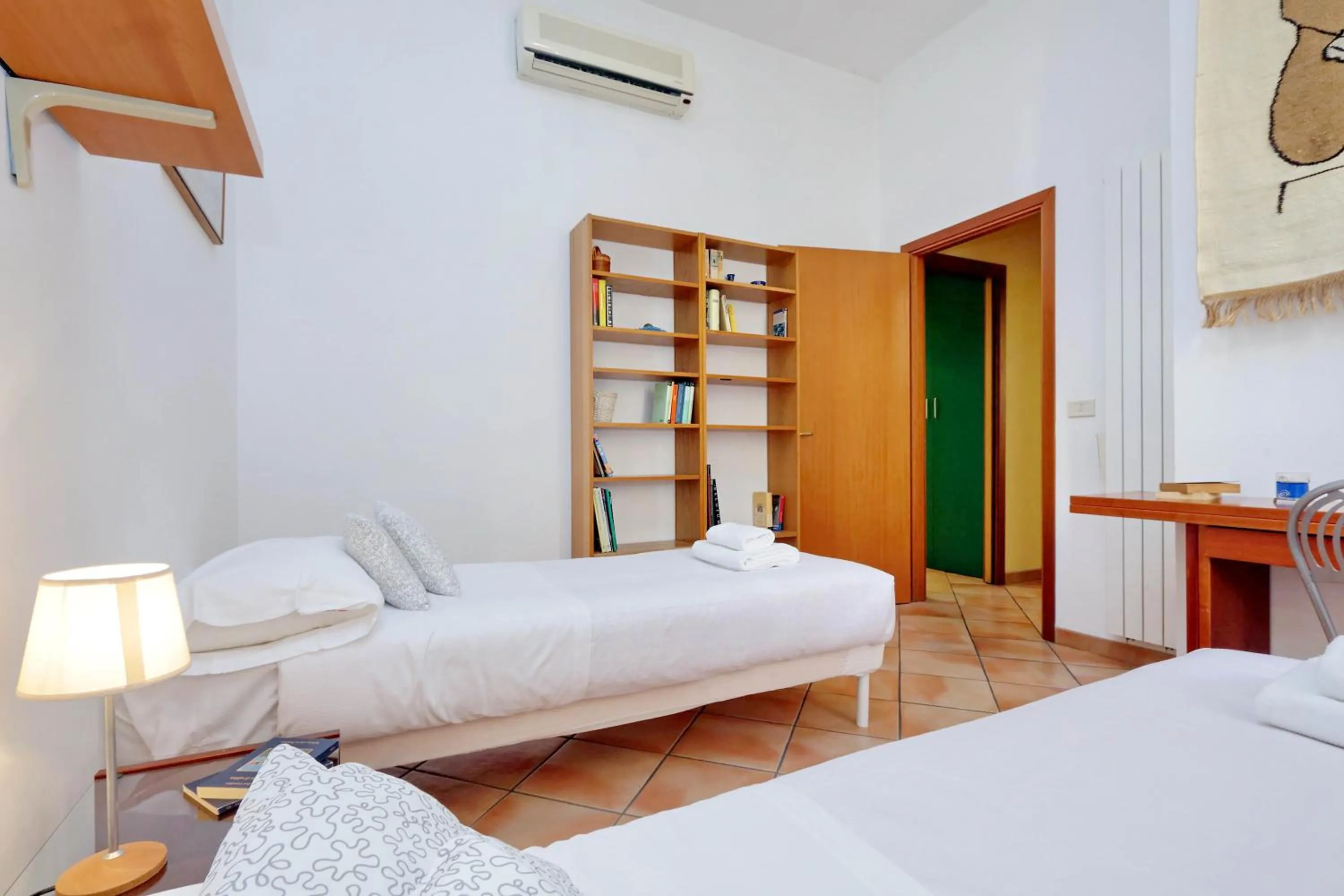 Bedroom, Bed in Romalibera