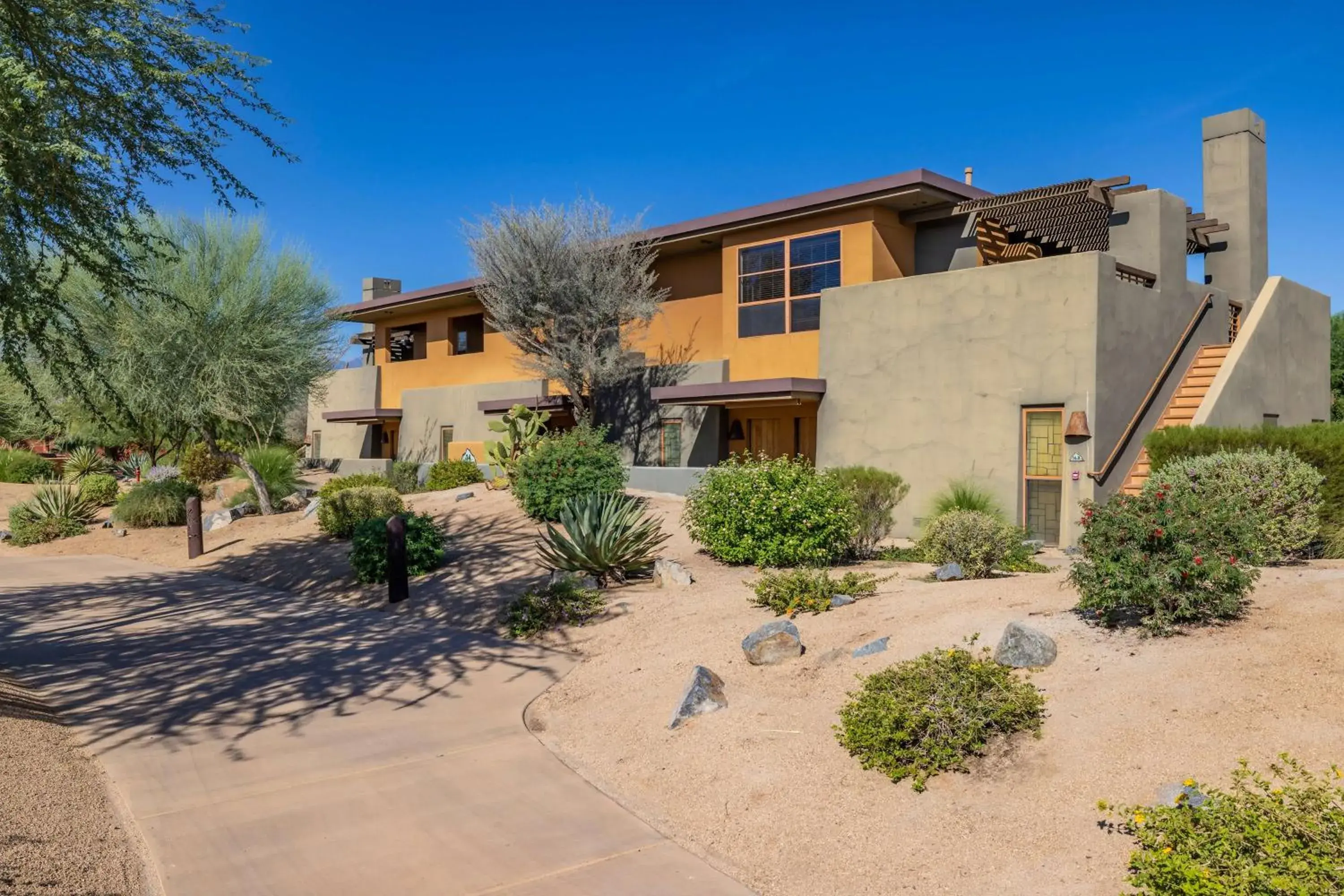 Property building in Hilton Grand Vacations Club Palm Desert Property building in Hilton Grand Vacations Club Palm Desert