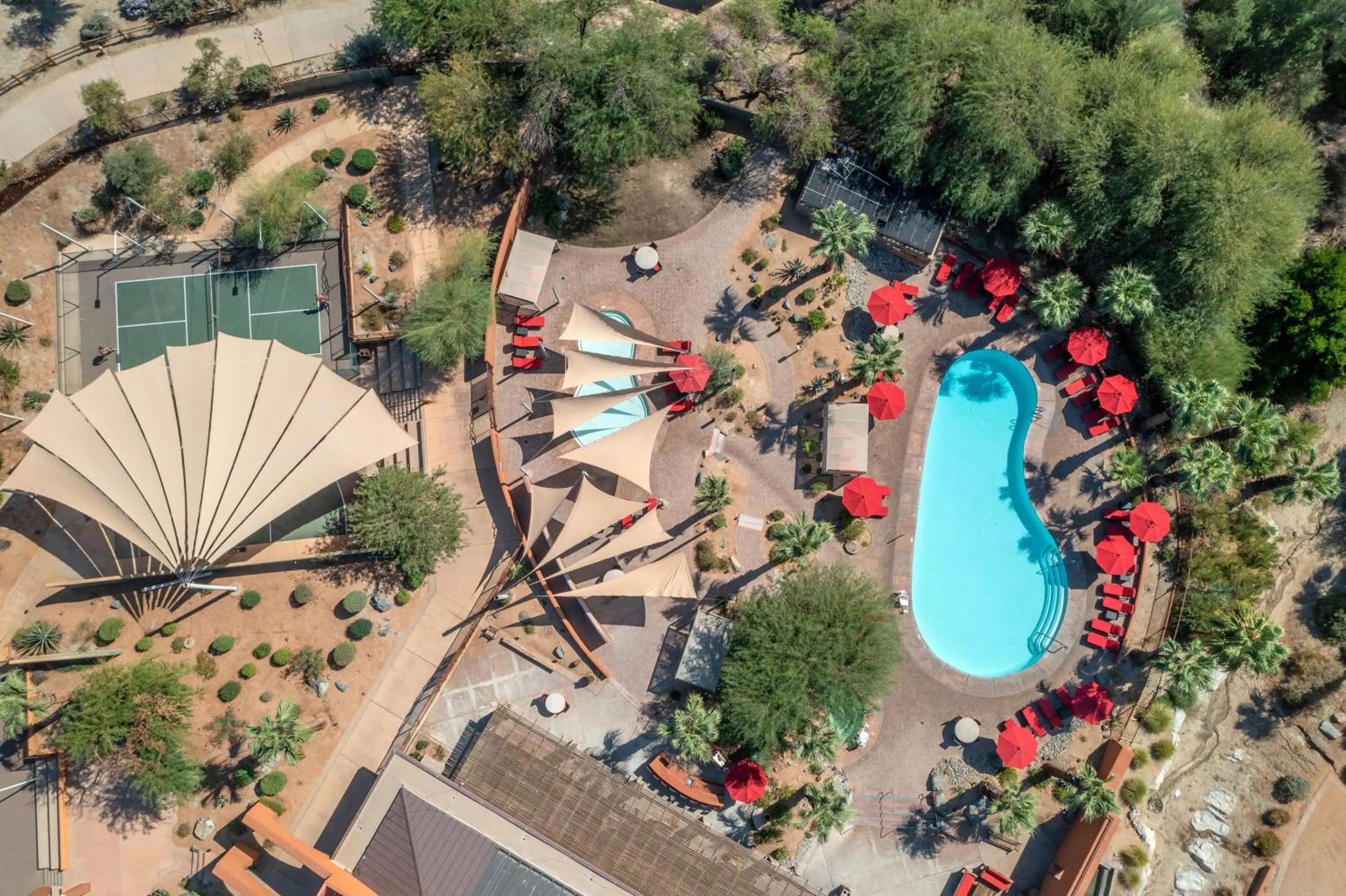 Property building in Hilton Grand Vacations Club Palm Desert