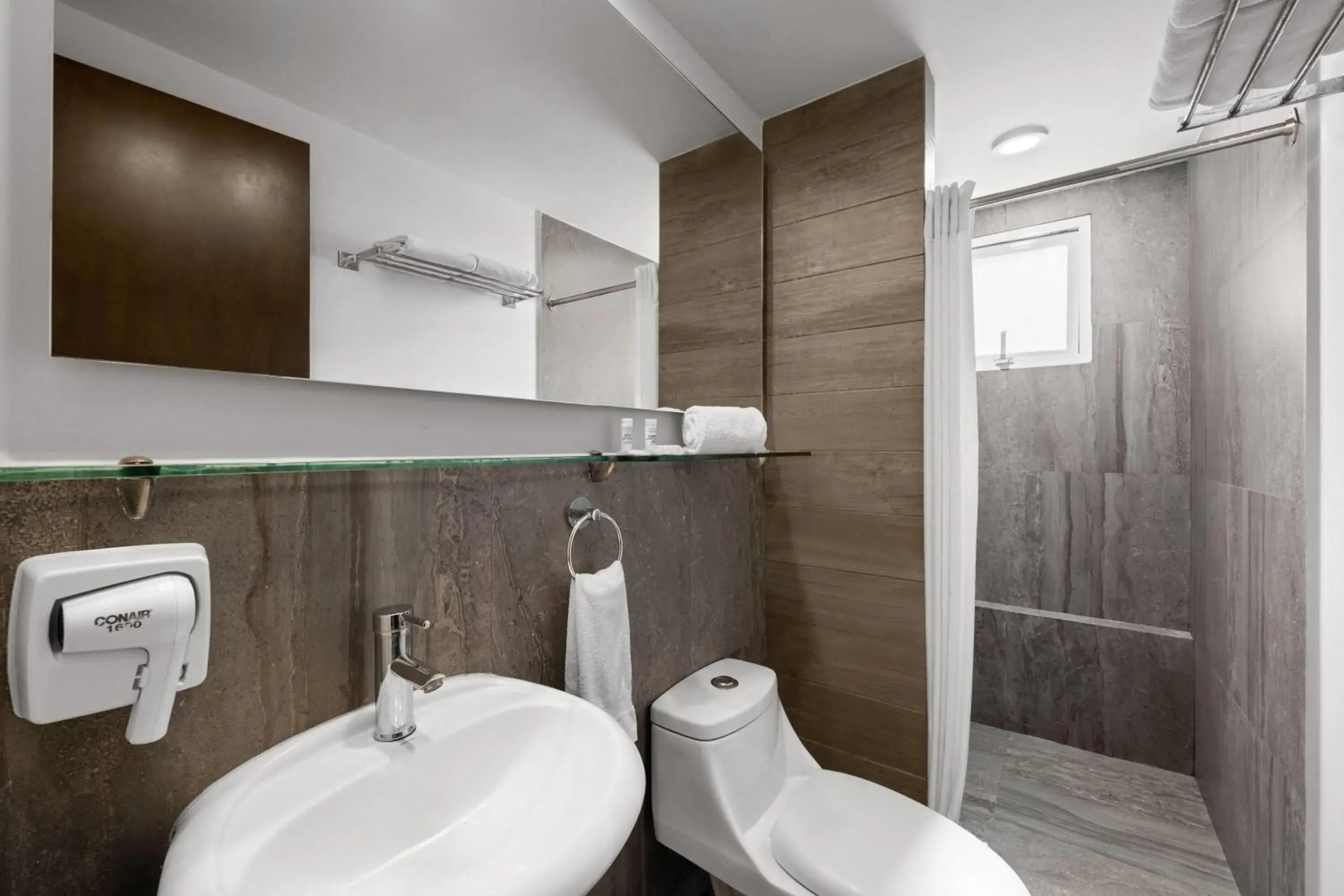 Bathroom in Ramada by Wyndham Tampico Centro Bathroom in Ramada by Wyndham Tampico Centro