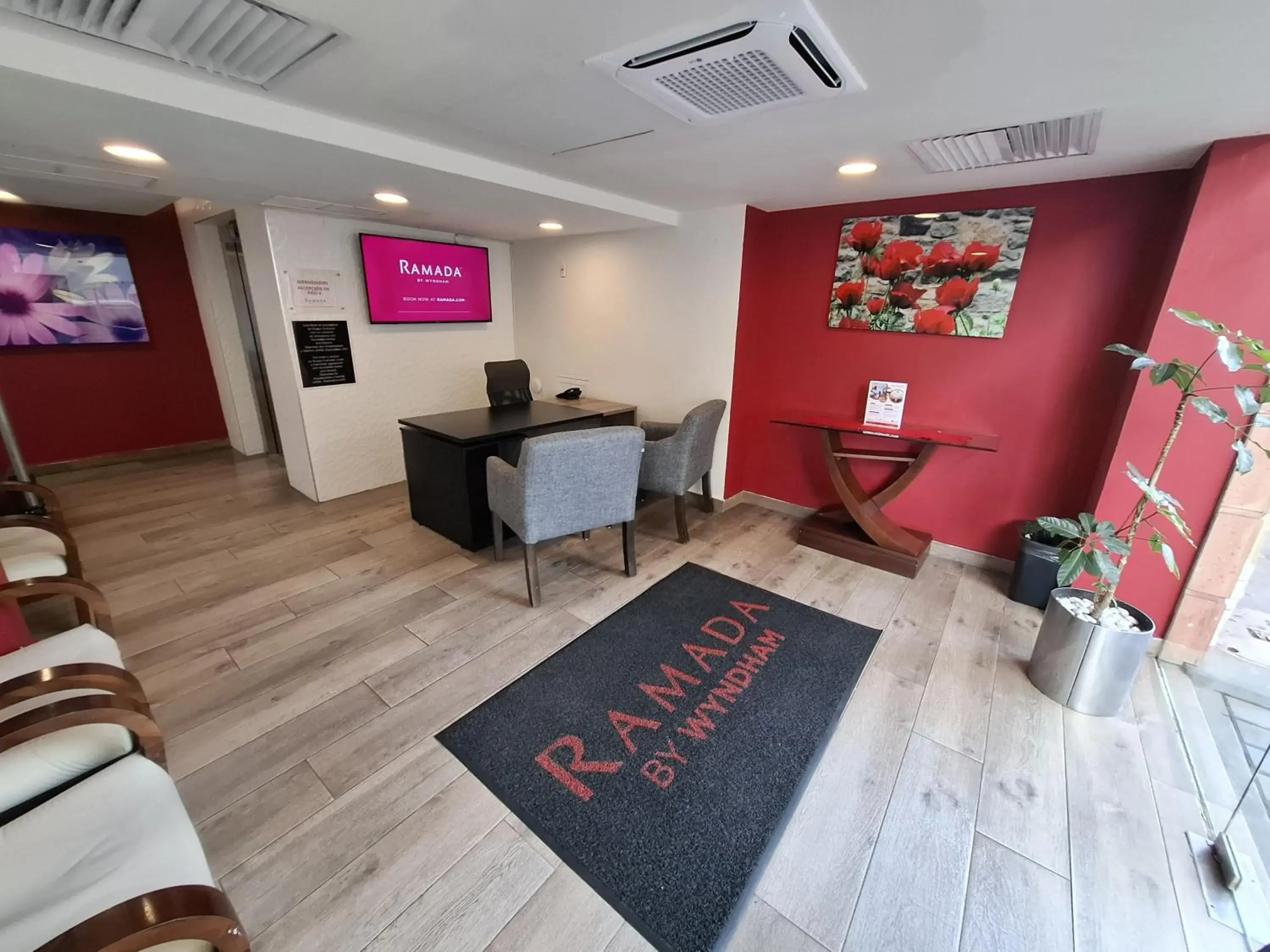 Lobby or reception in Ramada by Wyndham Tampico Centro Lobby or reception in Ramada by Wyndham Tampico Centro