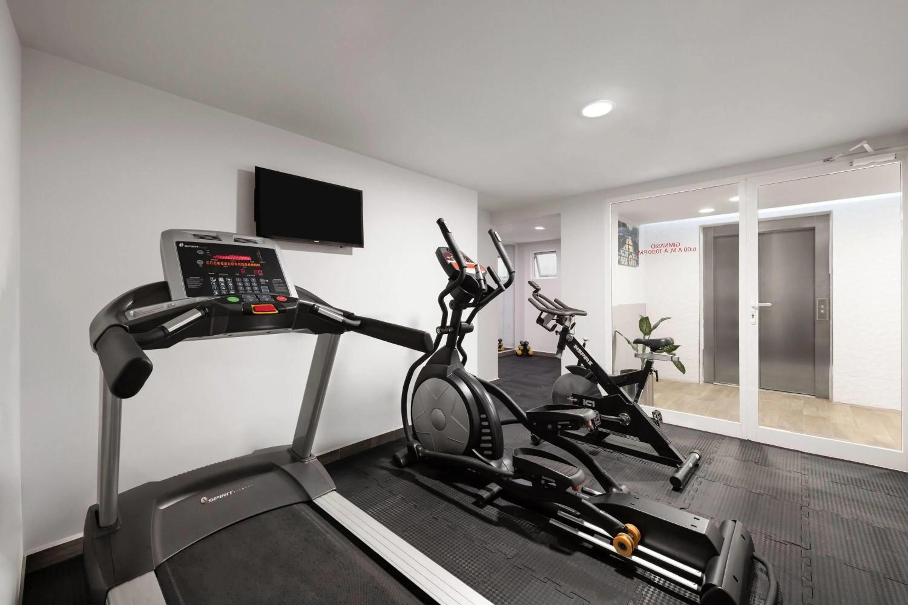 Fitness centre/facilities in Ramada by Wyndham Tampico Centro