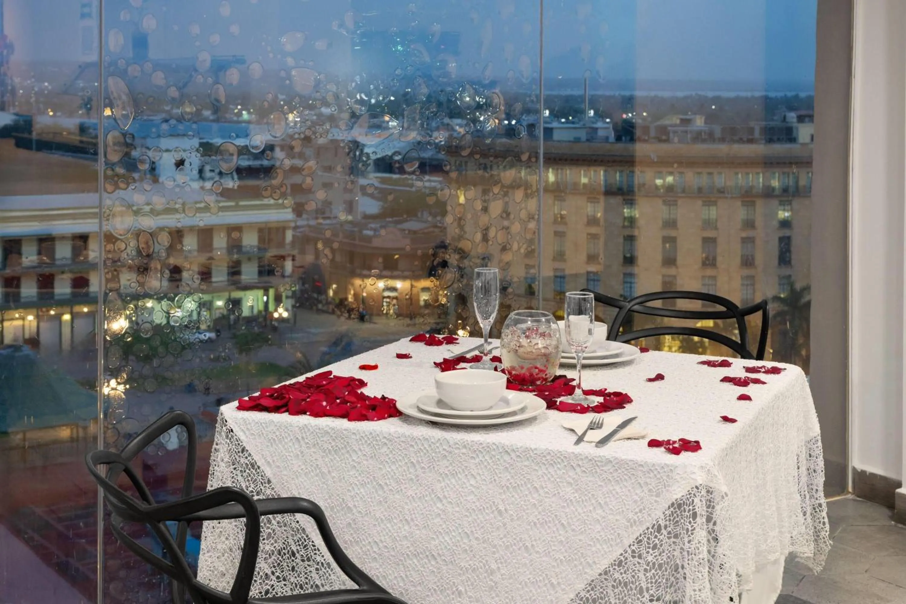 Restaurant/places to eat in Ramada by Wyndham Tampico Centro