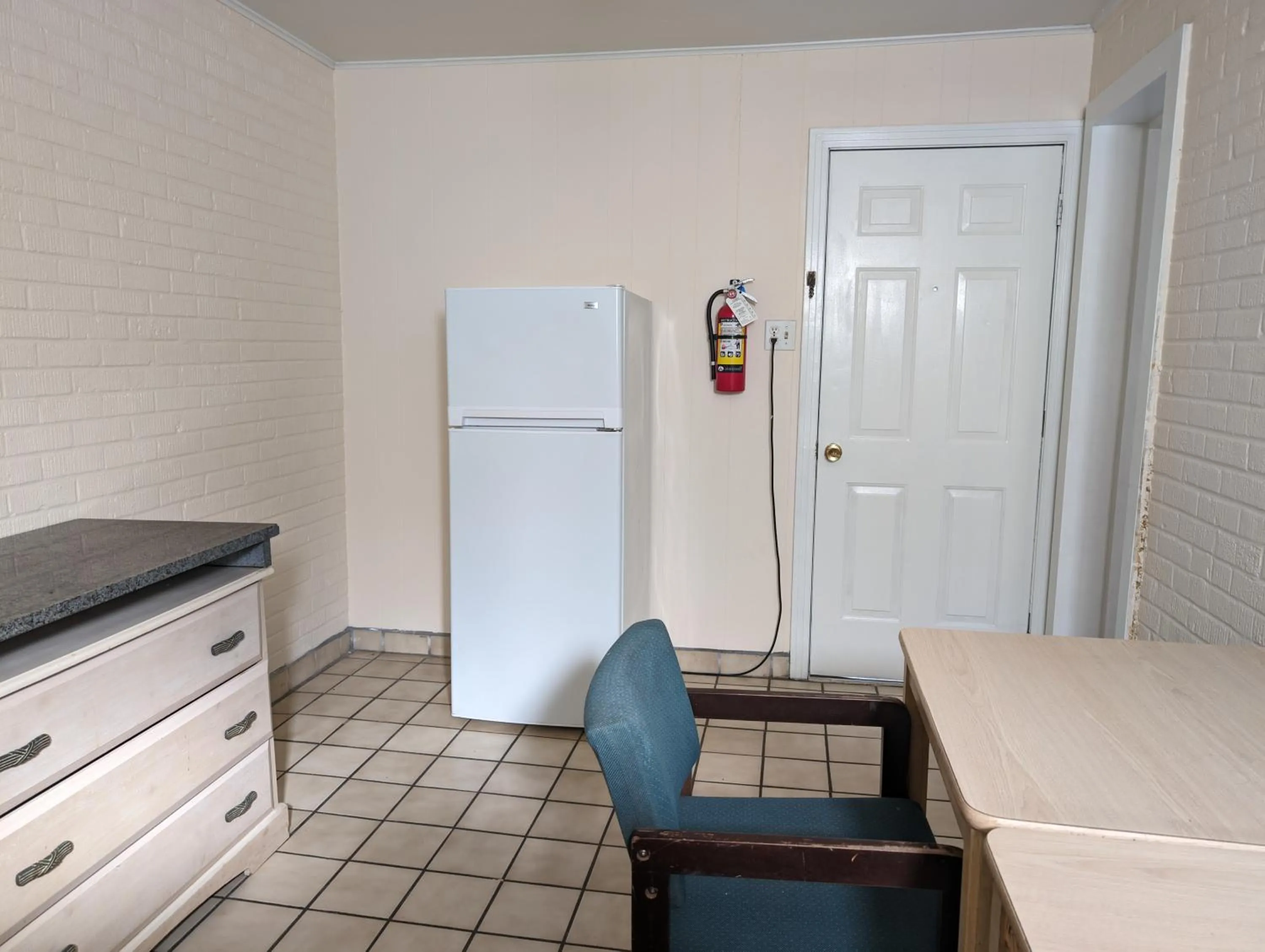 Kitchen or kitchenette in Economy Inn Kingsville