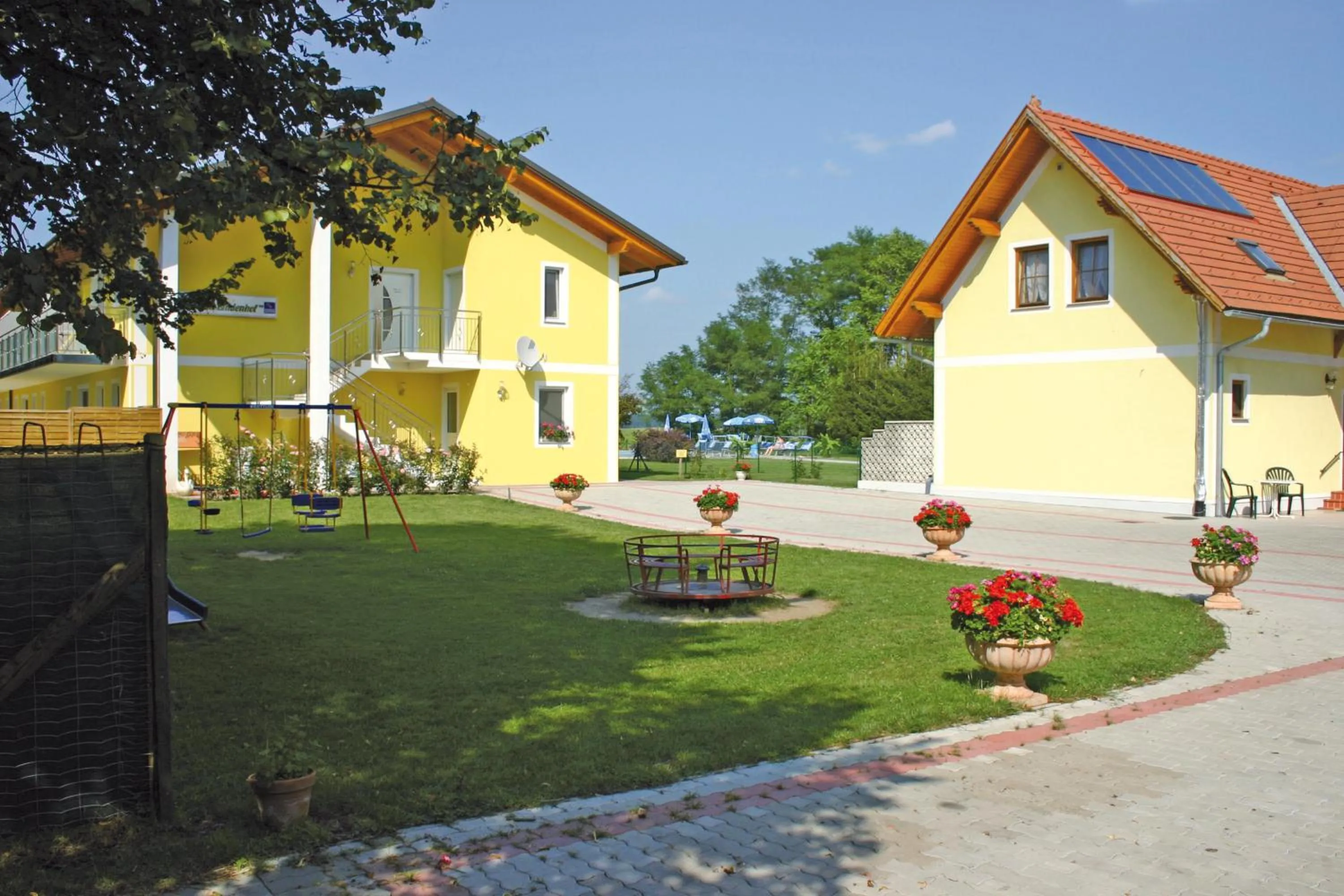 Garden view in Gasthof Zum Lindenhof