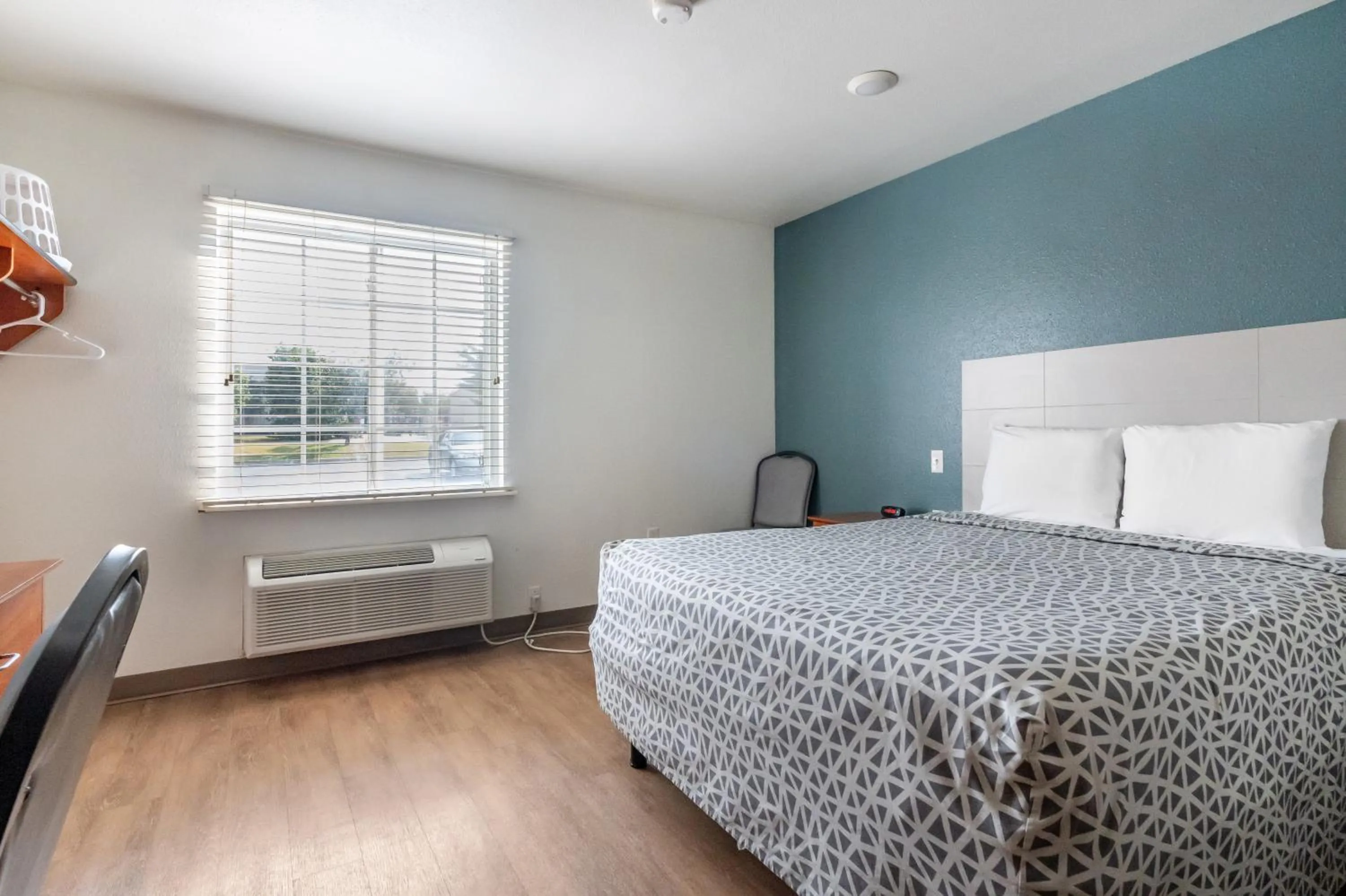 Bed in Woodspring Suites Huntsville/ Madison