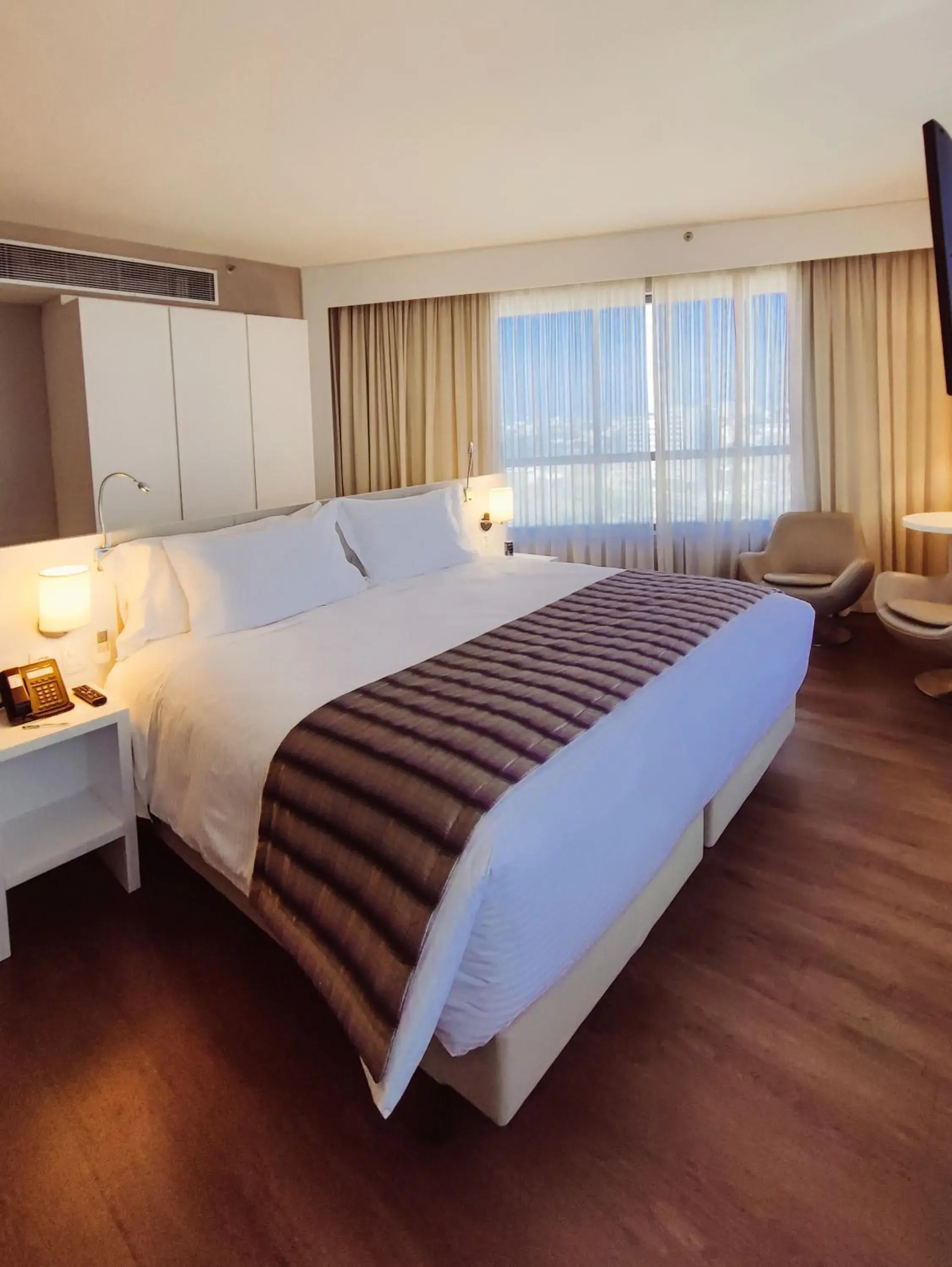 Bedroom, Bed in Quality Hotel São Caetano Bedroom, Bed in Quality Hotel São Caetano