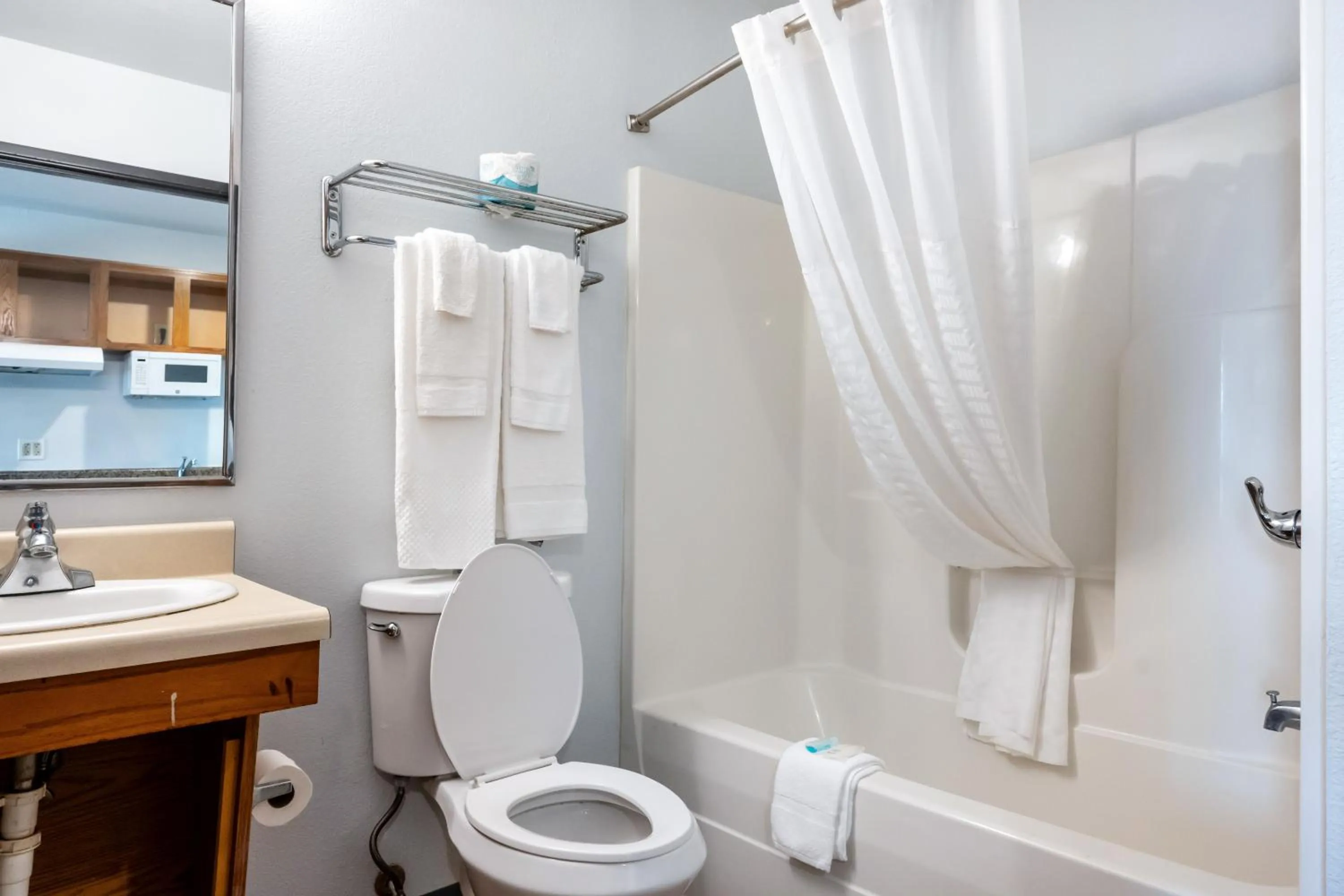 Bathroom in Suburban Studios Huntsville University Area