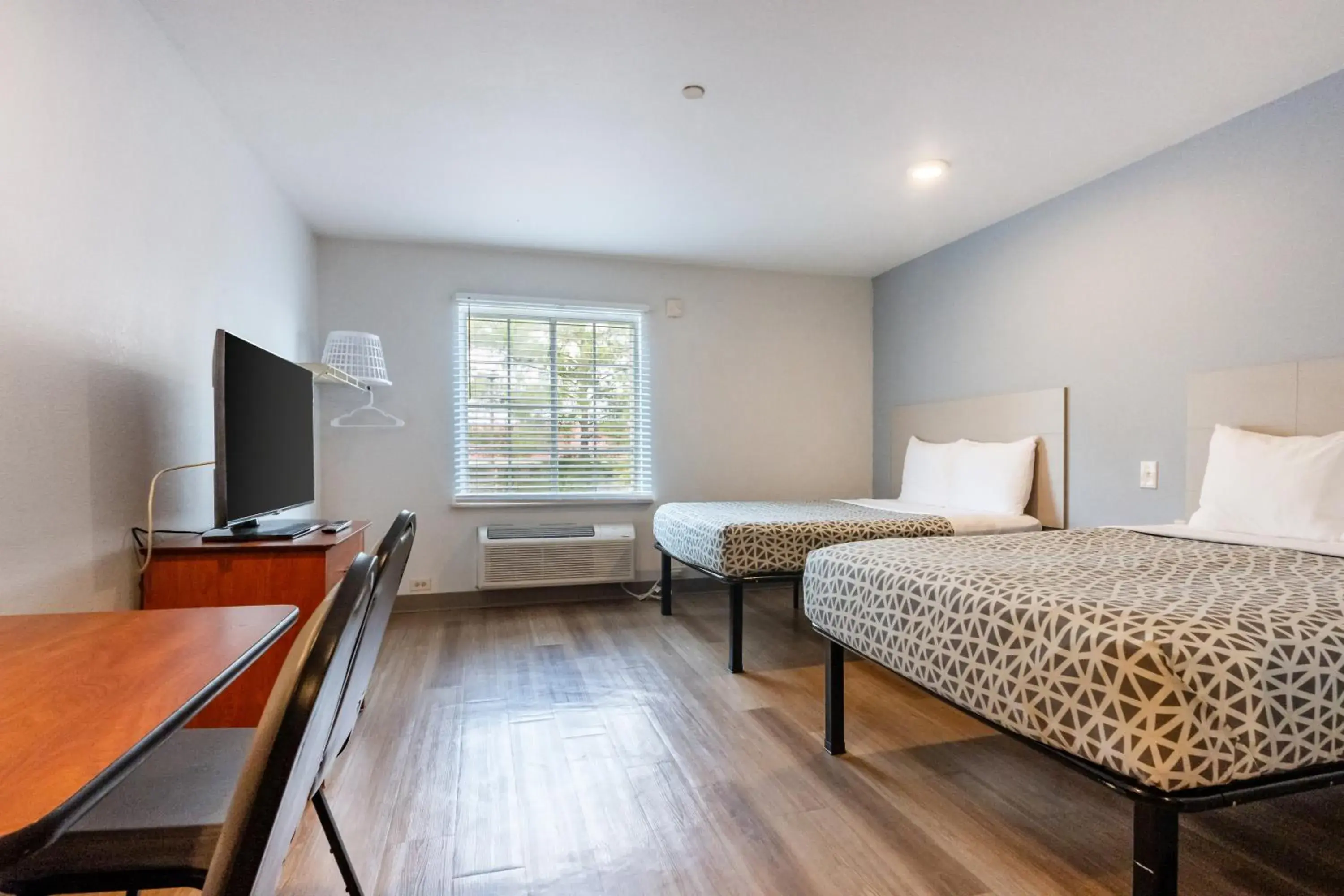 Bed in Suburban Studios Huntsville University Area Bed in Suburban Studios Huntsville University Area