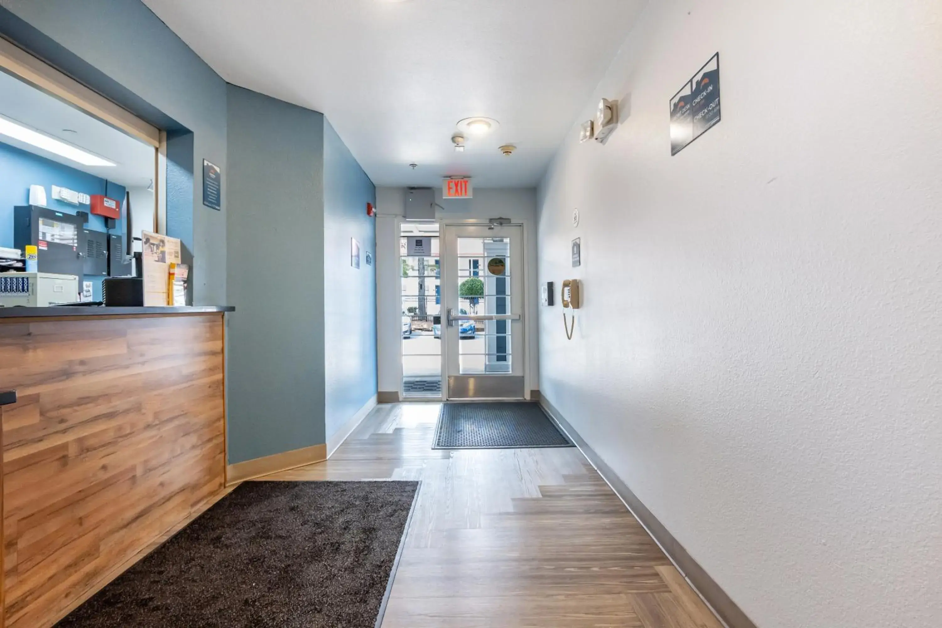 Lobby or reception in Suburban Studios Huntsville University Area Lobby or reception in Suburban Studios Huntsville University Area