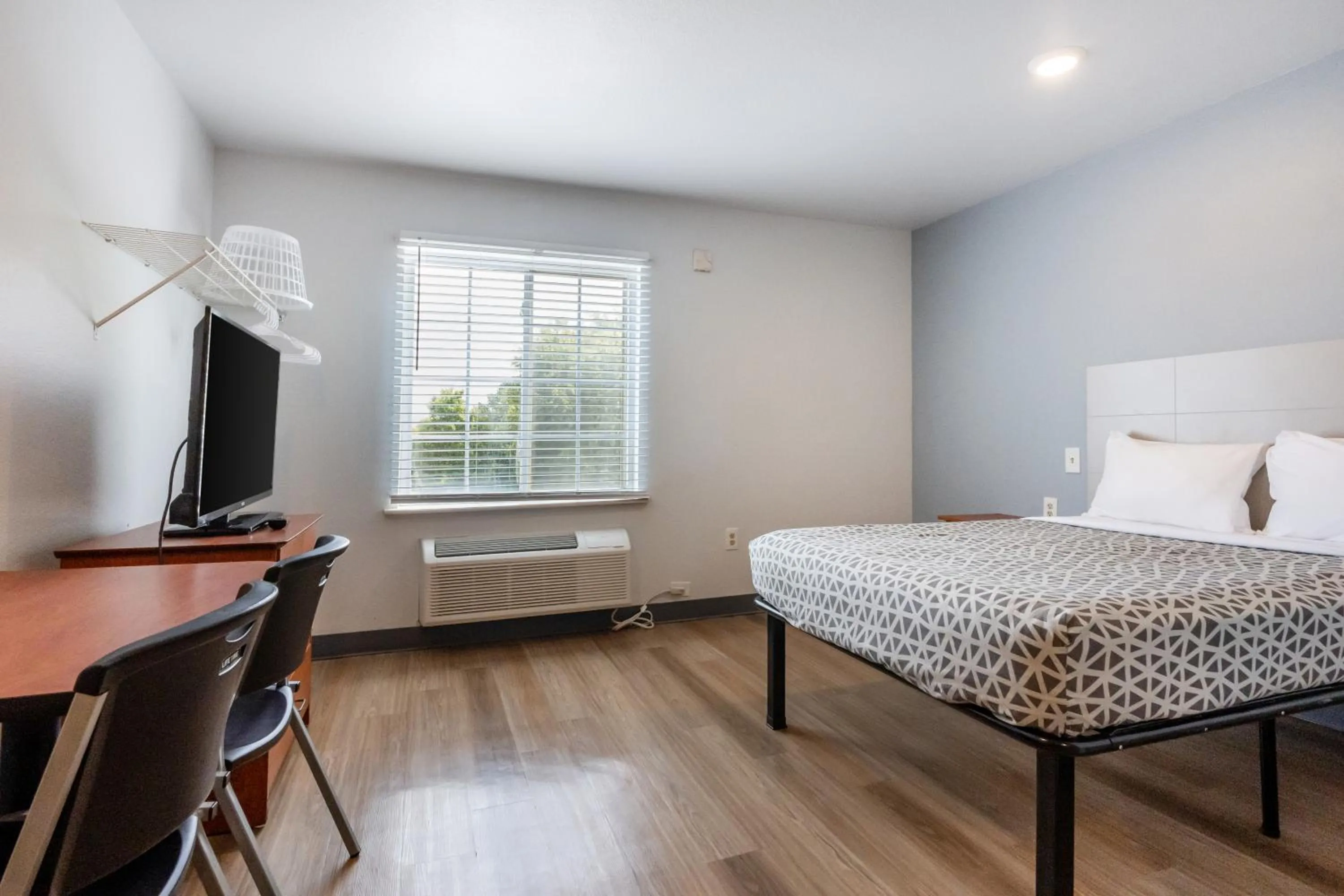 Bed in Suburban Studios Huntsville University Area