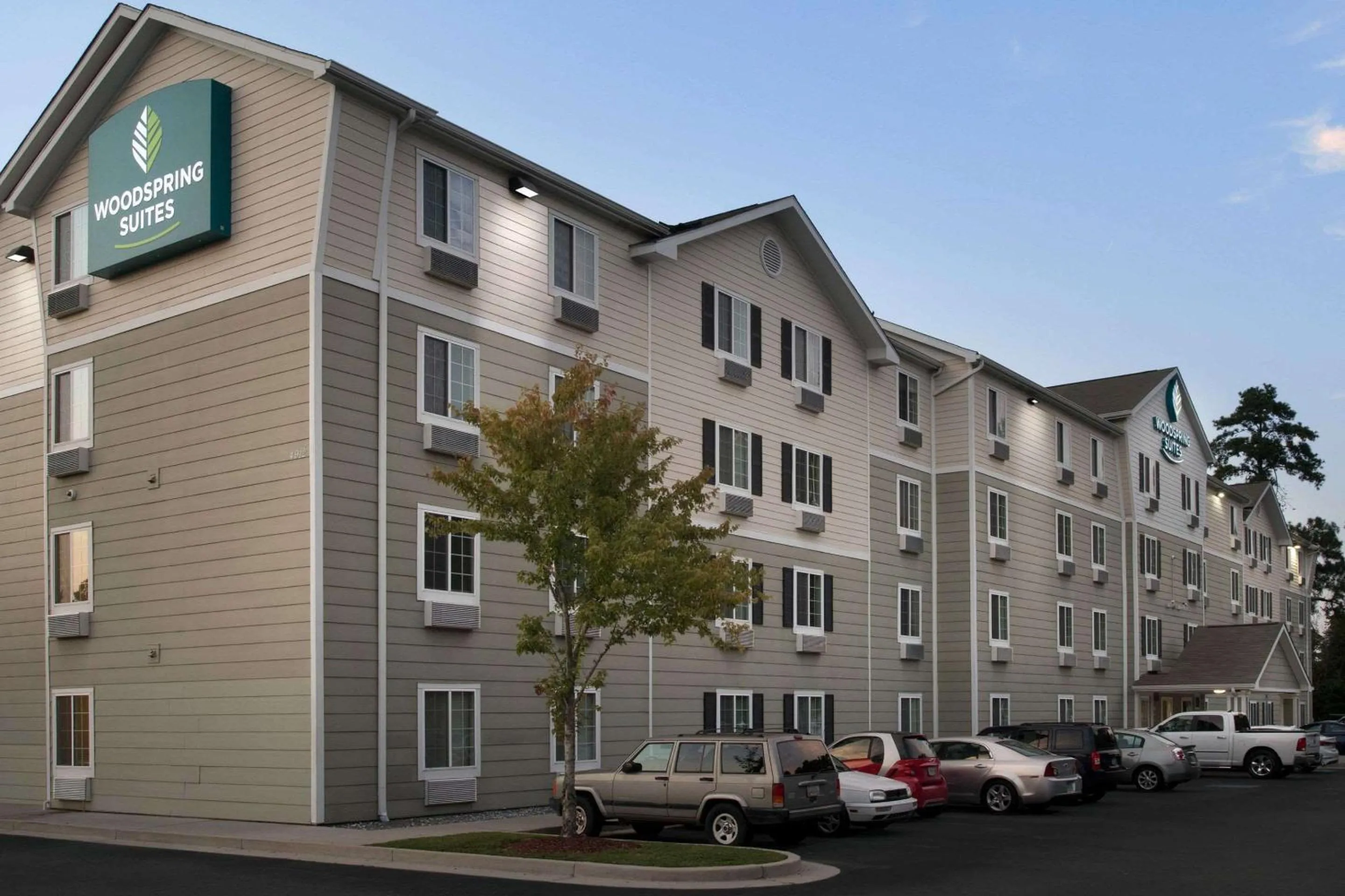 Property building in WoodSpring Suites Savannah Garden City