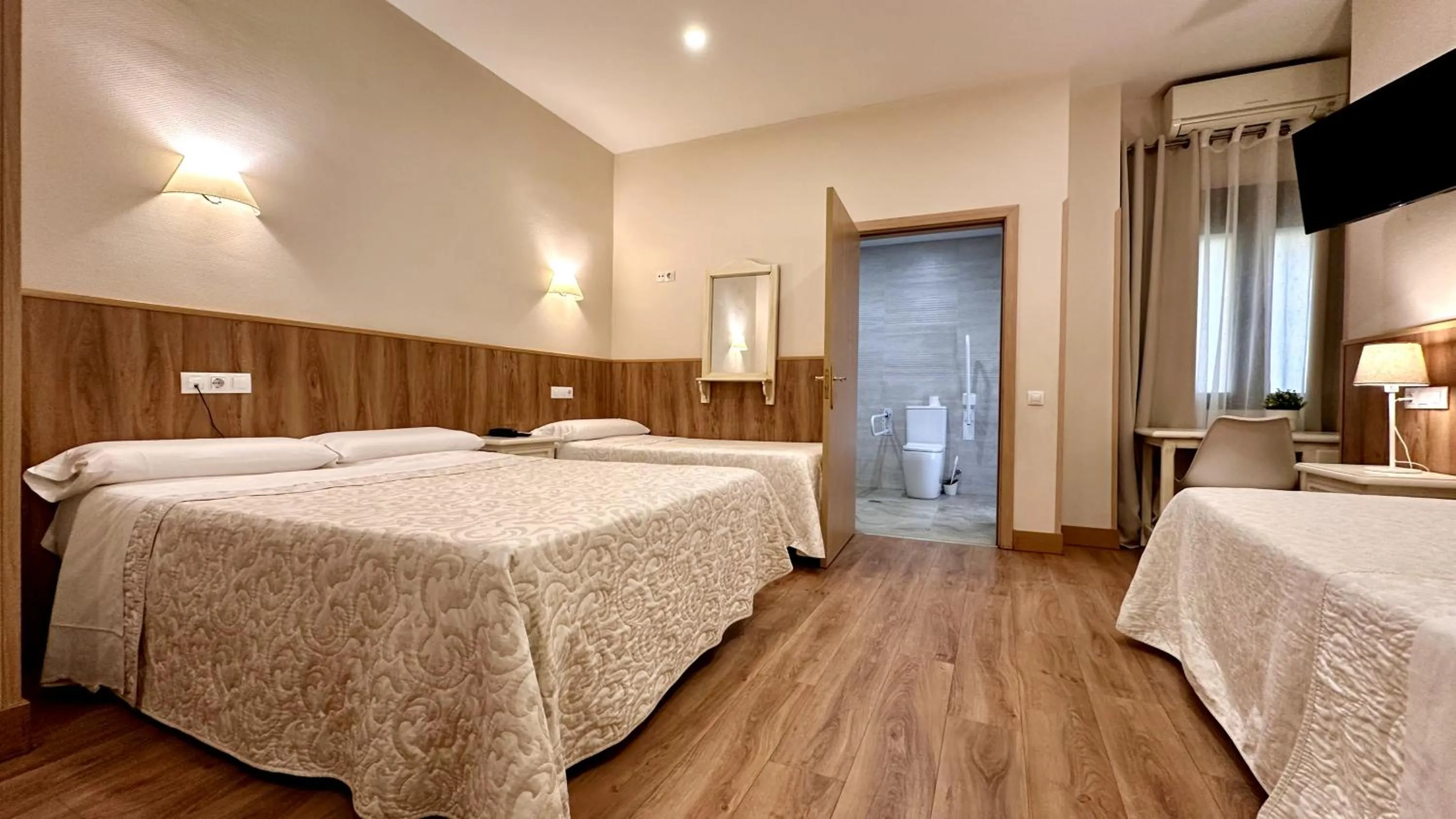 Bed in Hostal Toledo