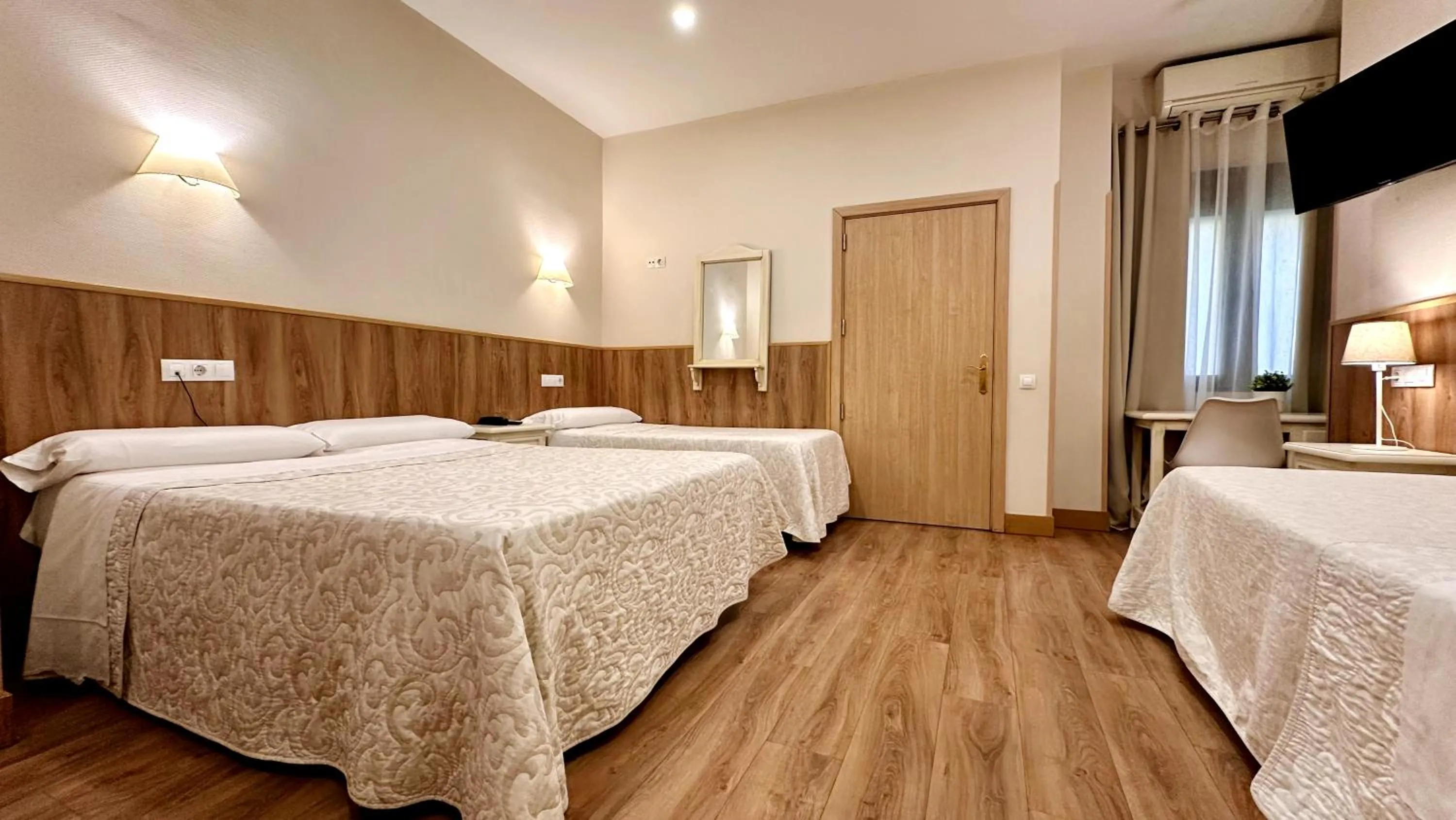 Bed in Hostal Toledo