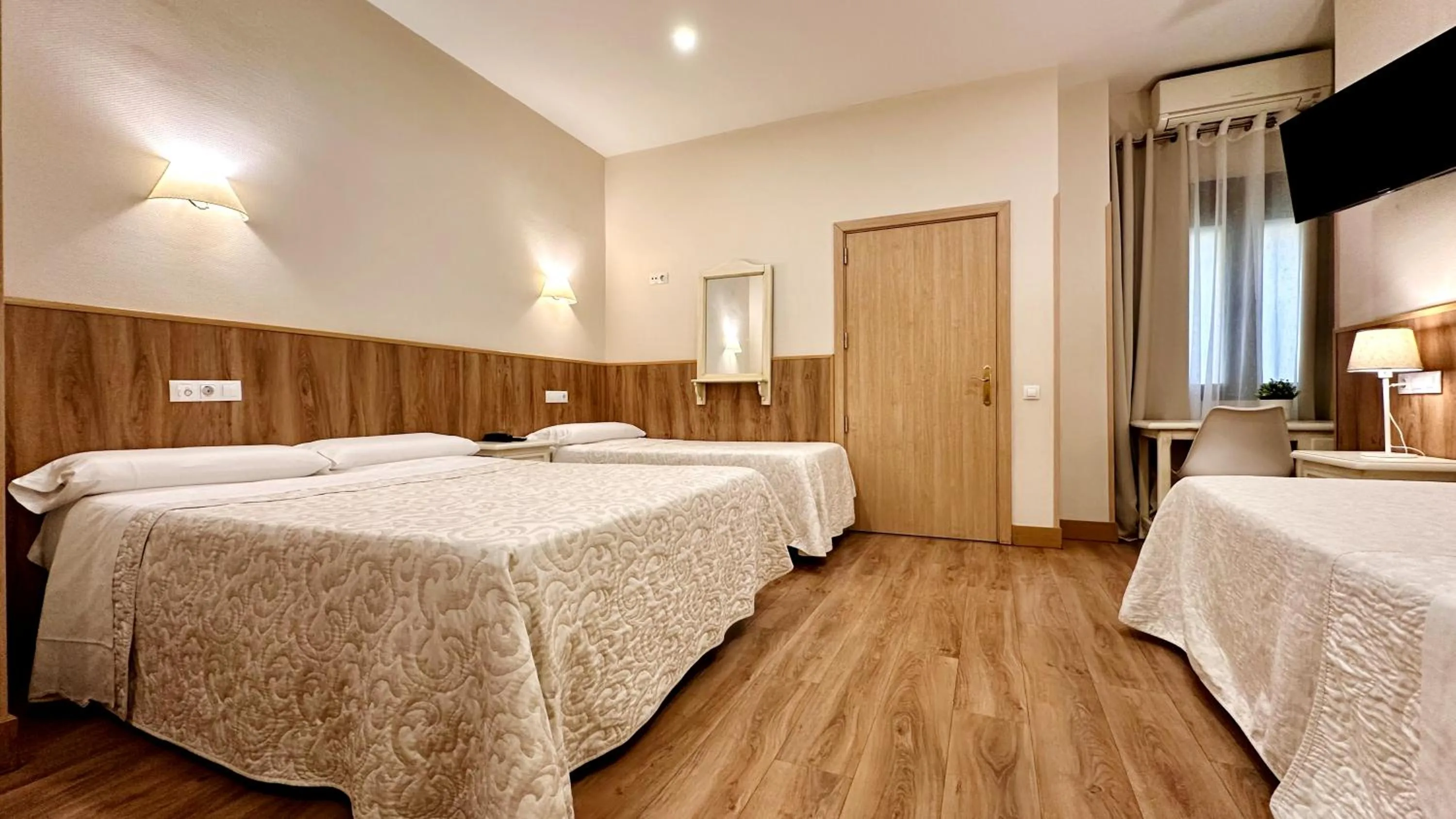 Bed in Hostal Toledo