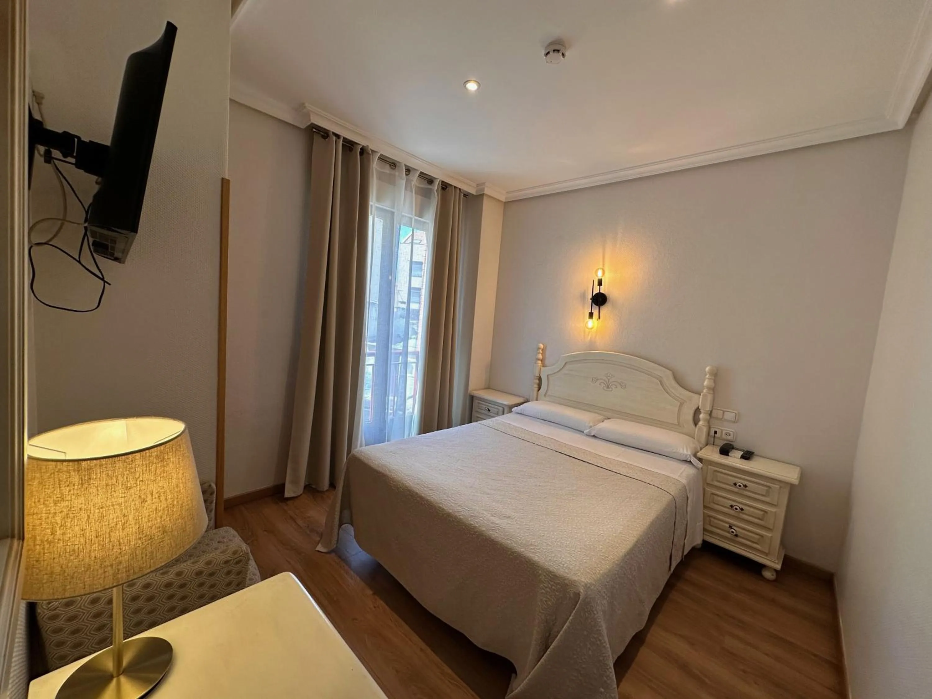 Bed in Hostal Toledo