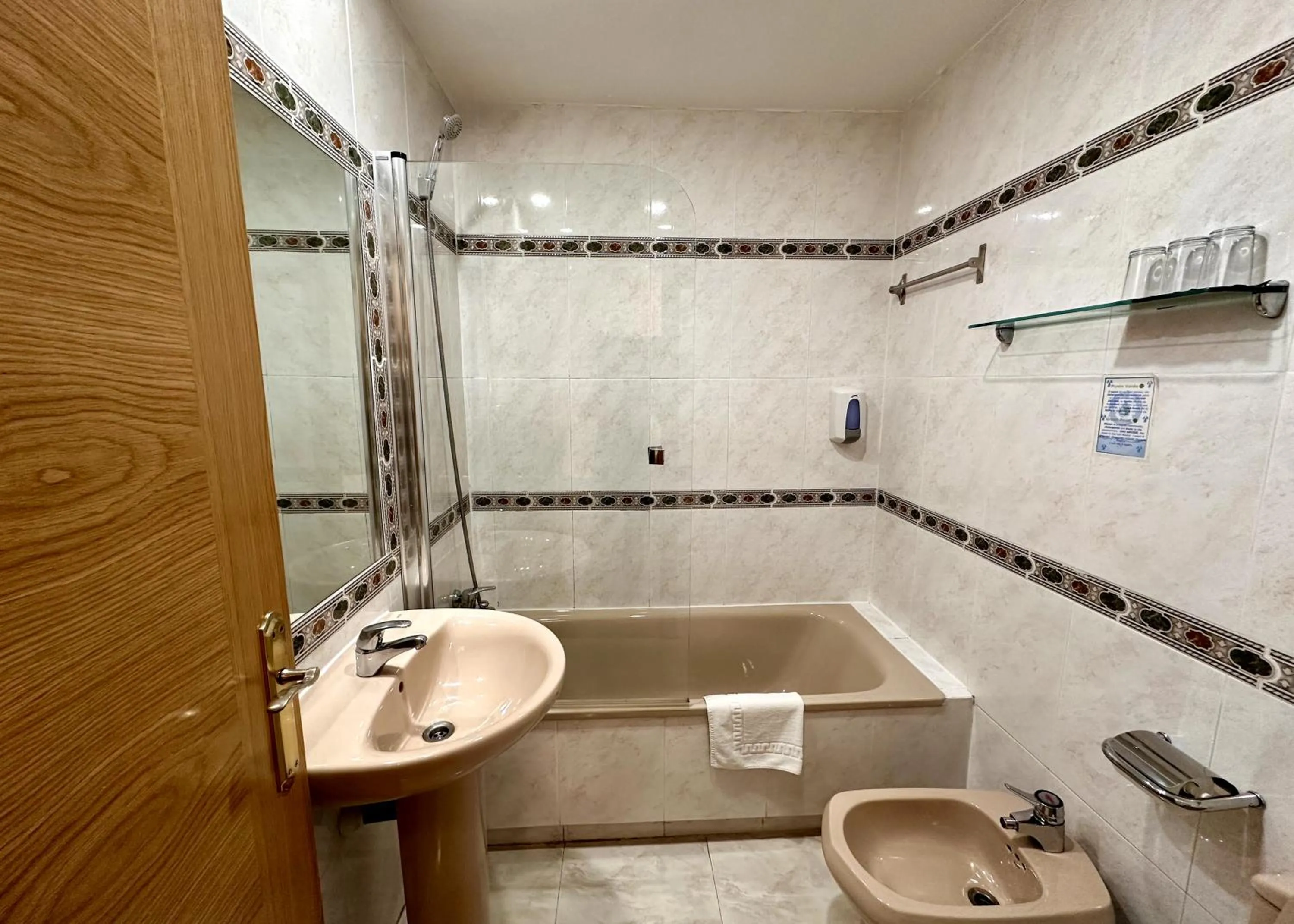 Bathroom in Hostal Toledo