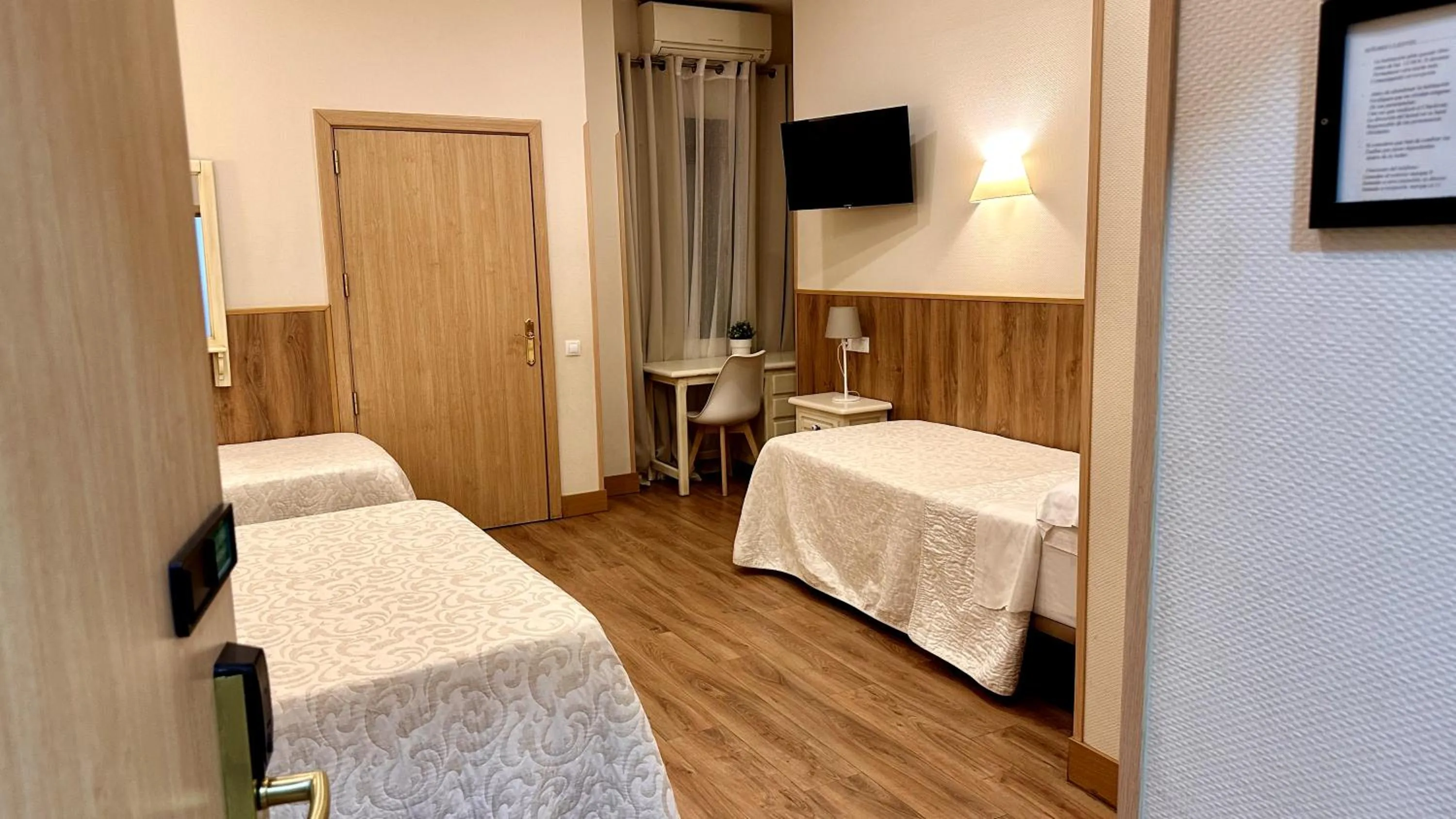 Bed in Hostal Toledo